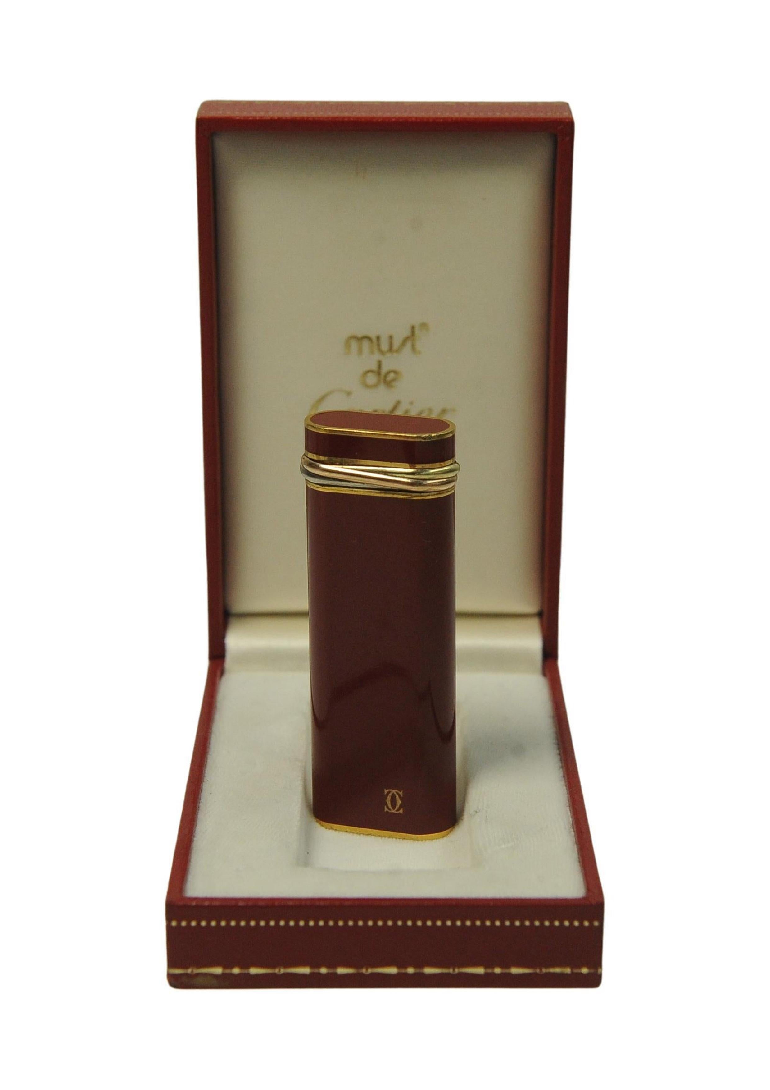 Boîte à briquets Trinity en laque rouge plaquée or 18ct de Cartier avec garantie en vente 3