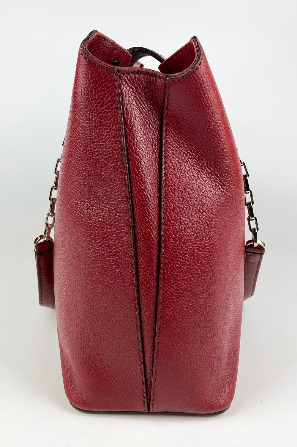 Cartier Red Leather Chain Tote In Good Condition For Sale In Philadelphia, PA