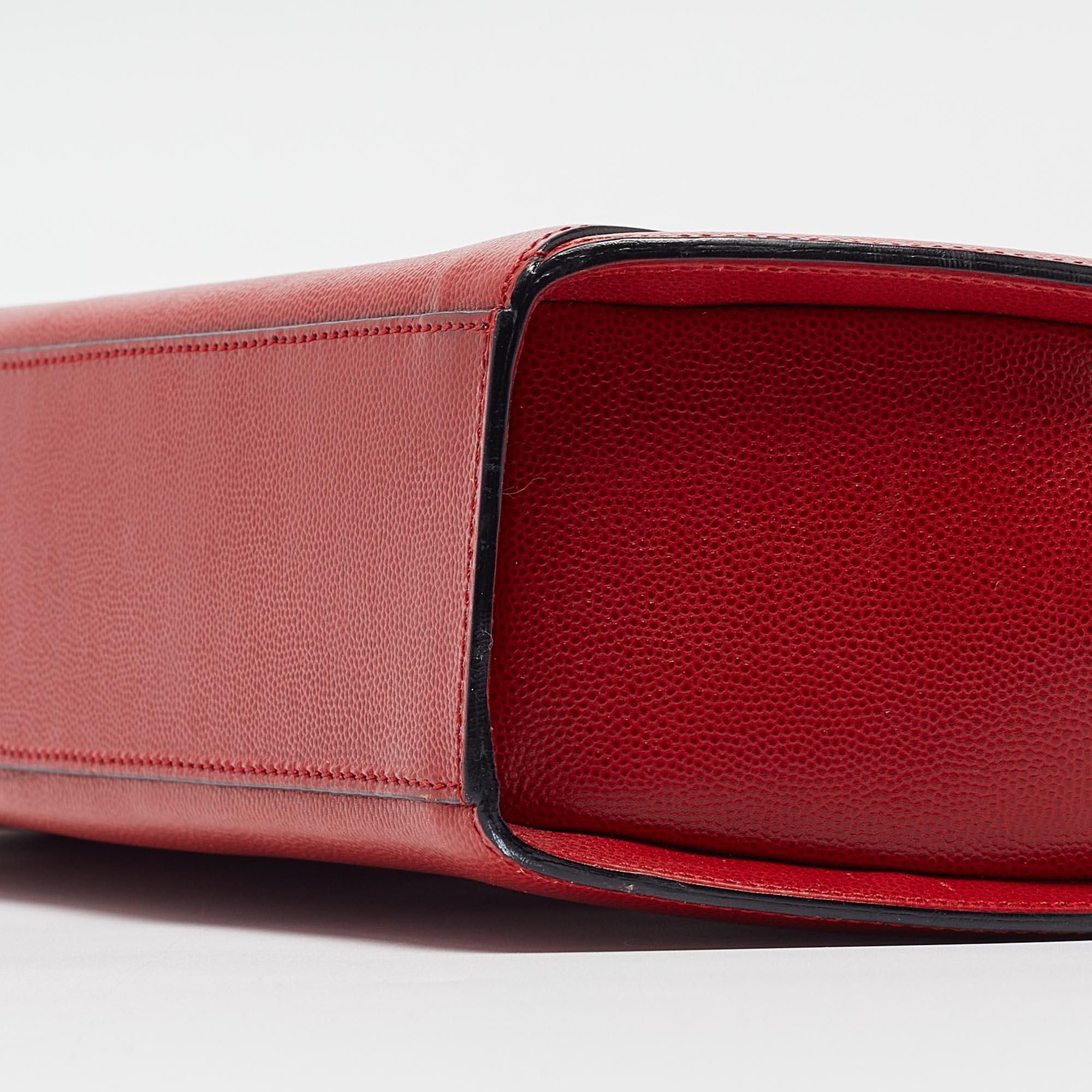 Cartier Rote Panther-Umhängetasche aus Leder im Zustand „Gut“ im Angebot in Dubai, Al Qouz 2