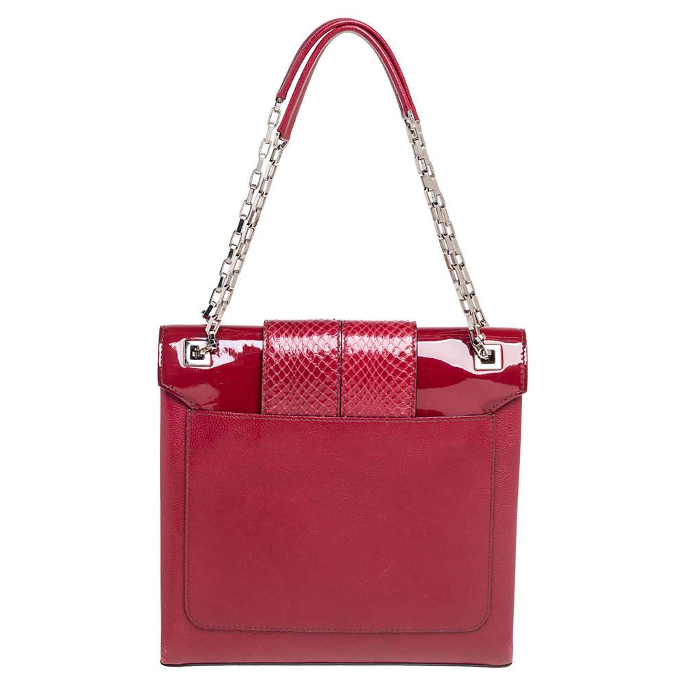 This Cartier beauty arrives in gorgeous shape and design. It has a patent leather body with trims of suede and python leather and chain handles. The flap secures the spacious interior and overall, the bag looks ready to lift your impeccable