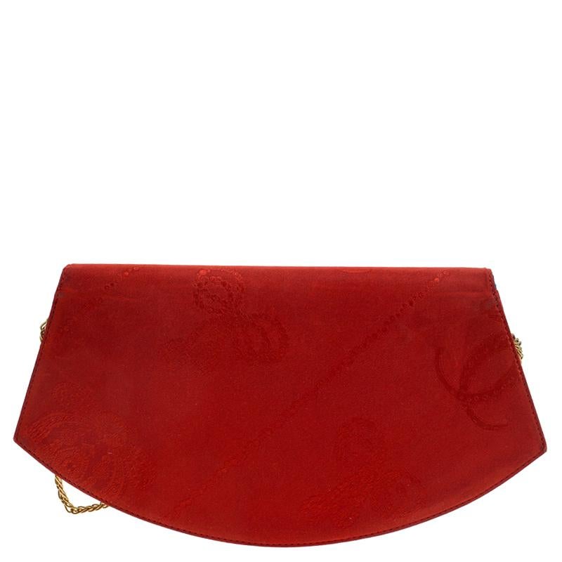 This statement clutch by Cartier is absolutely gorgeous. Crafted from canvas, it comes ina striking shade of red and has a lovely print. It is equipped with a canvas interior sized to house your essentials and a chain-link strap. Pair it with a host