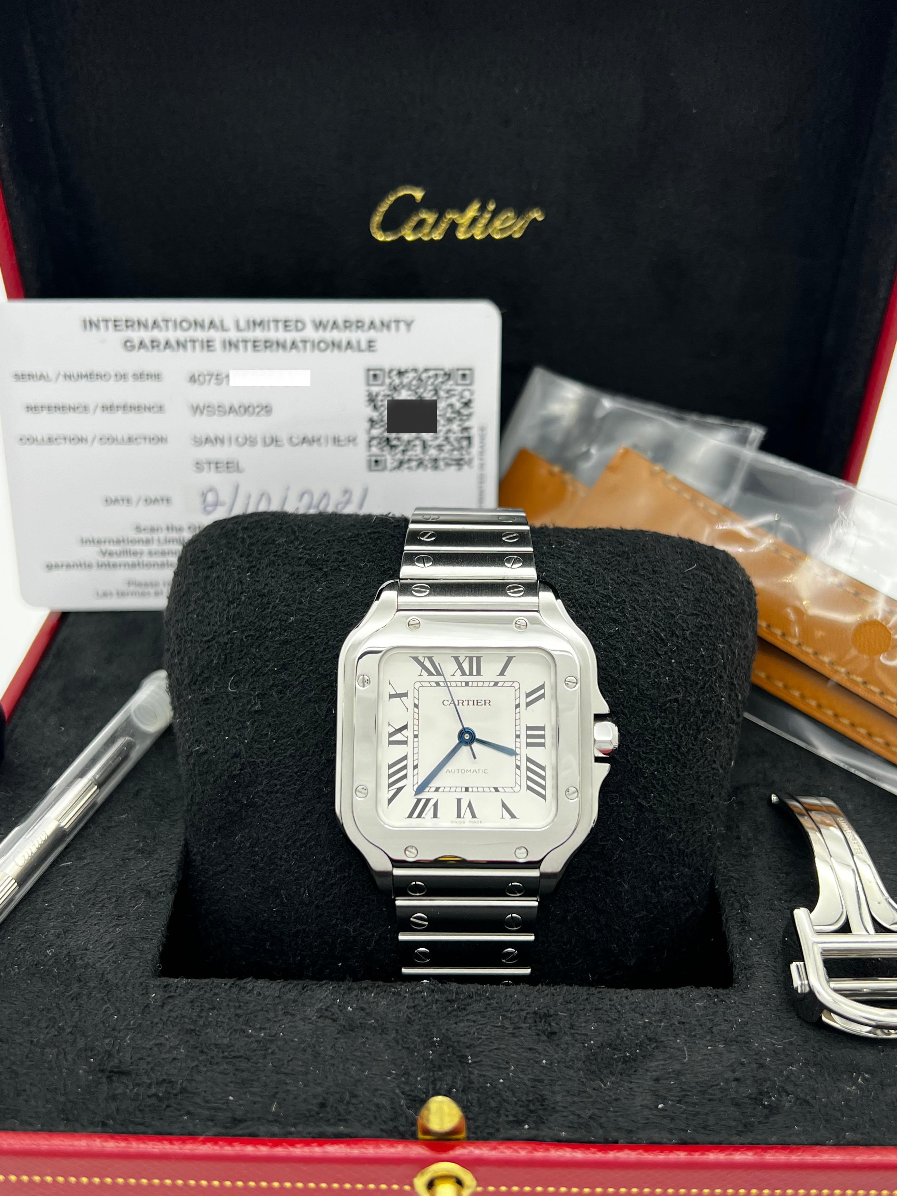 Stilnummer: 4075 / WSSA0029


Jahr: 2021

 

Modell: Santos de Cartier 

 

MATERIAL des Gehäuses: Rostfreier Stahl 

 

Band: Rostfreier Stahl 

 

Lünette:  Rostfreier Stahl 

 

Zifferblatt: Versilbertes Opalin-Zifferblatt

 

Gesicht: Saphirglas