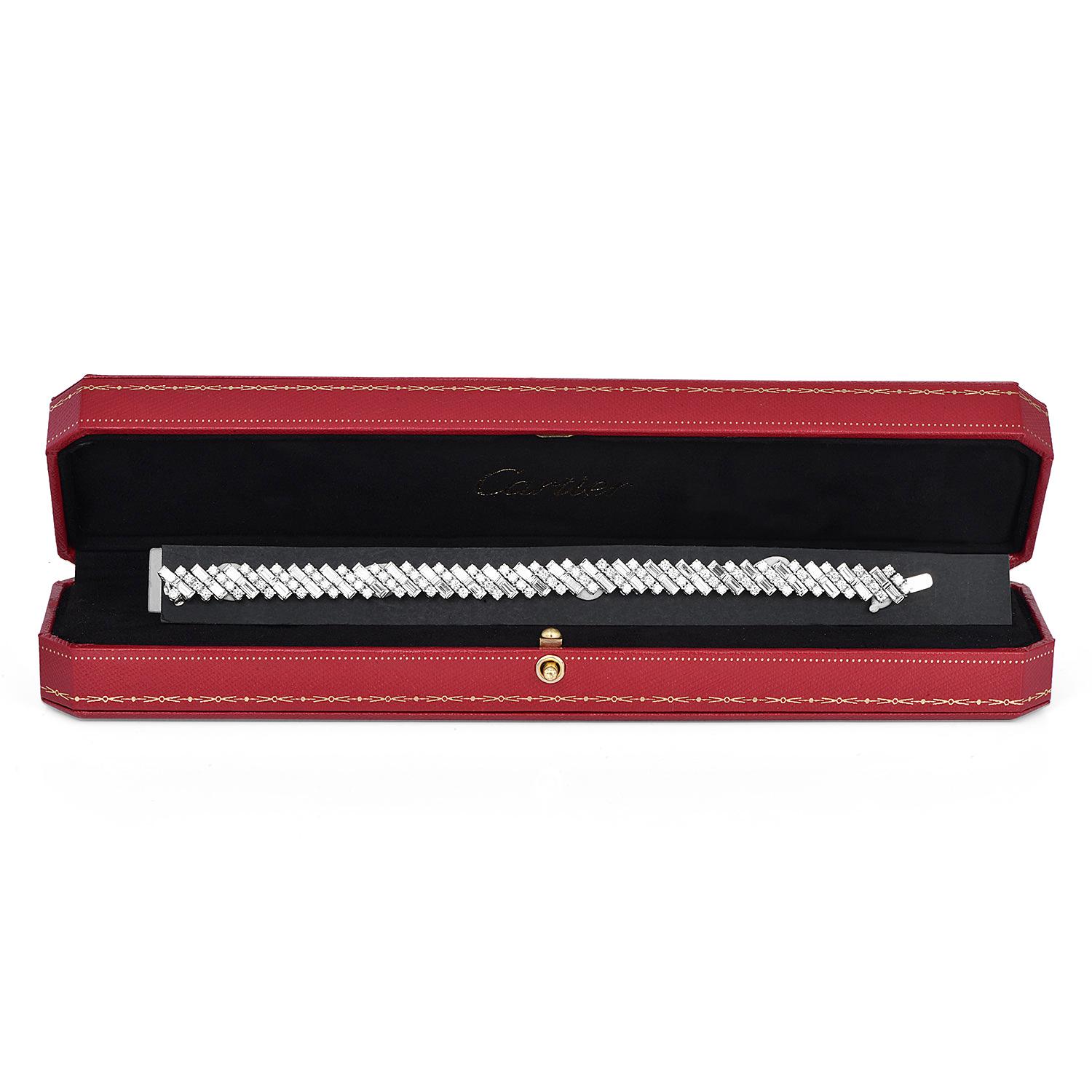 Women's or Men's Cartier Reflection de Cartier 8.92 Carats Diamond 18K Gold Bracelet For Sale