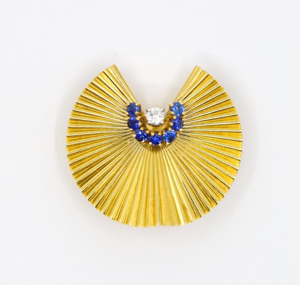 Cartier Retro 18K Gold Sapphire Diamond Brooch In Good Condition For Sale In Flushing, NY