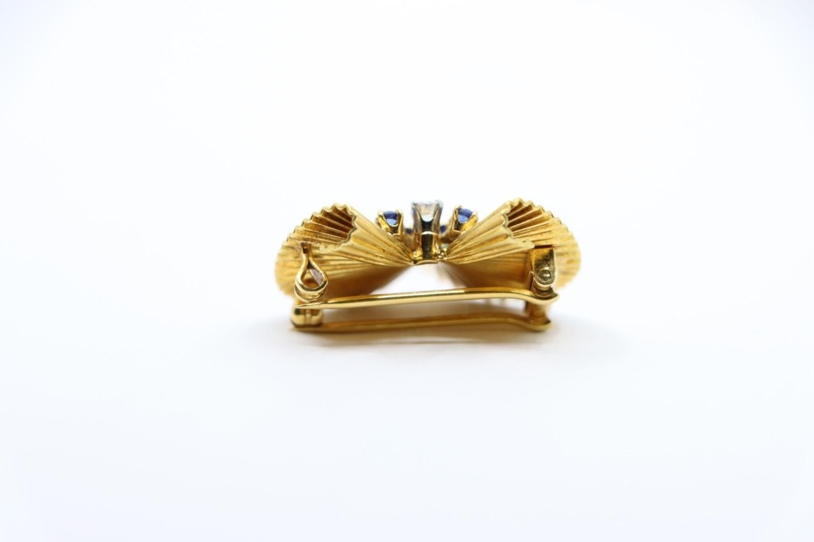 Cartier Retro 18K Gold Sapphire Diamond Brooch For Sale 4