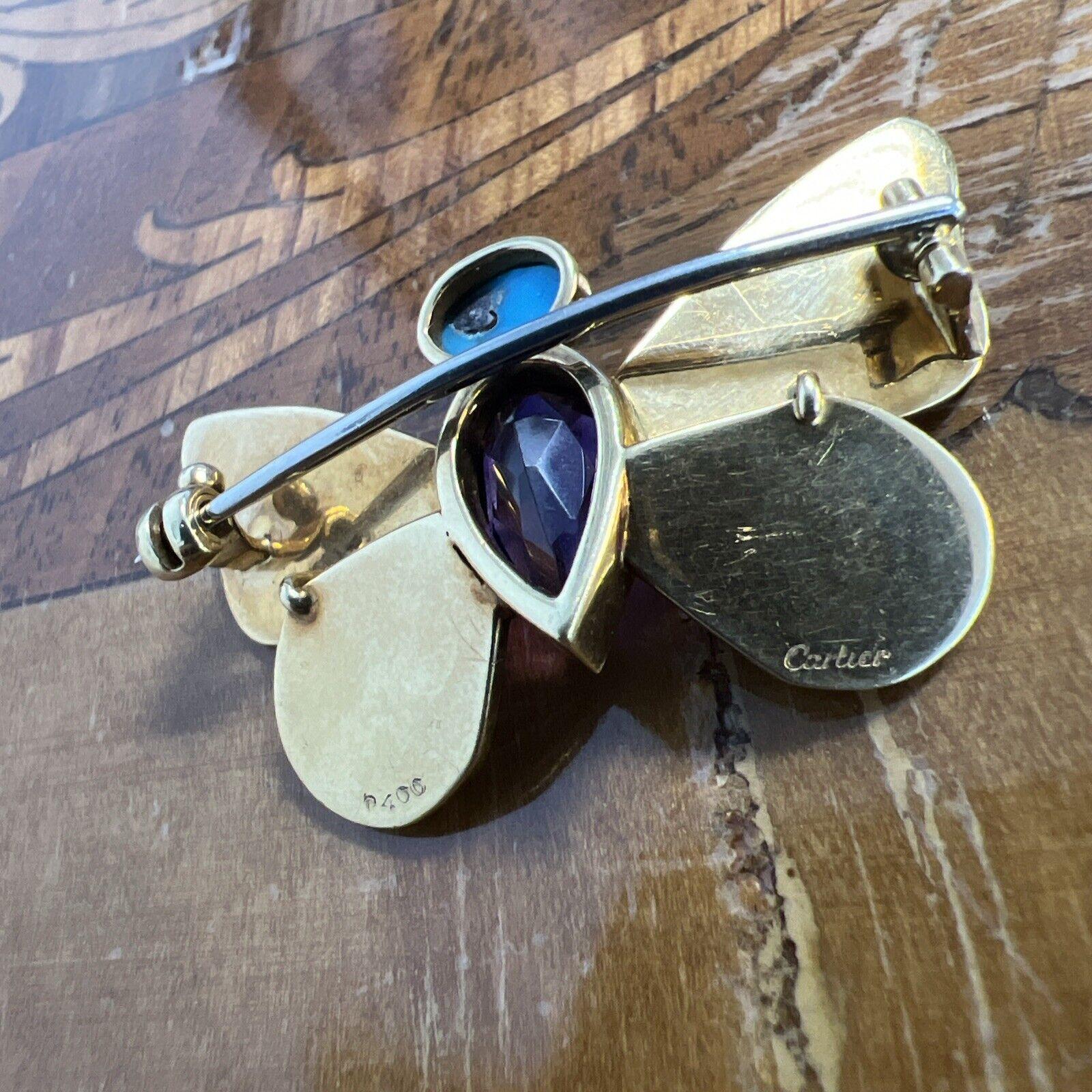 CARTIER Retro Schmetterlingsnadel aus 18 Karat Gelbgold, Amethyst und Türkis 1940er Jahre für Damen oder Herren im Angebot