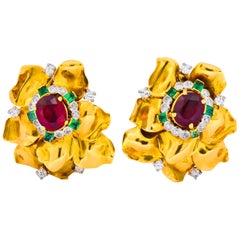 Cartier Retro 4.46 Carat Ruby Diamond Emerald 18 Karat Gold Flower Earrings