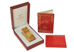 Briquet Cartier en plaqué or 18 carats à motif nervuré, dans son coffret d'origine Cartier