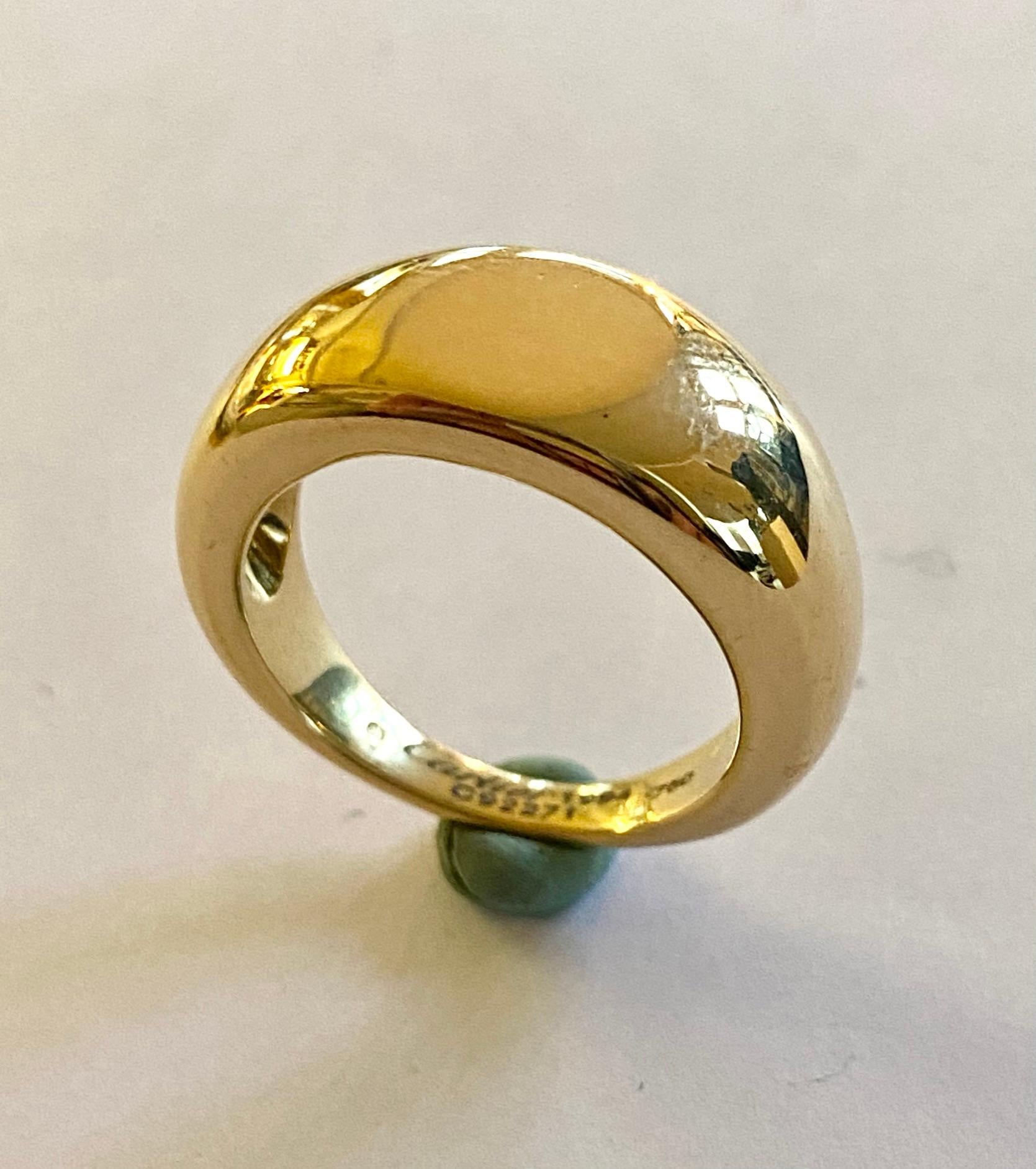 One (1) 18K. Yellow Gold Signet Ring.
Signed Cartier 
nr C92271   
Deliverd with originel Box Cartier and Certificate
Sold in 1997 in Geneve
Made in 1994  
Wight: 19.01 gram
size: 20.5 (64,5  USA: 11   UK: W