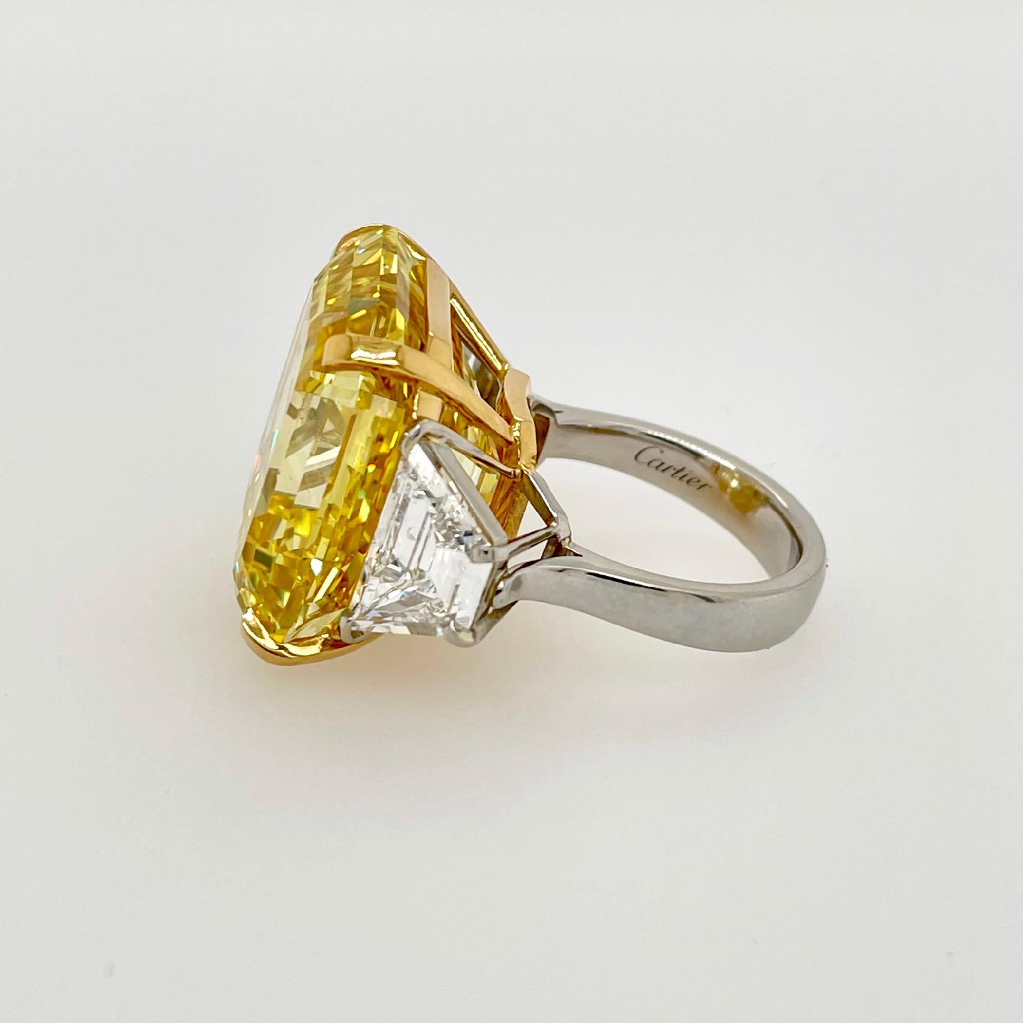 Cartier Ring 43 Karat Ausgefallener lebhaft gelber Diamantring mit Asscher-Schliff GIA zertifiziert (Smaragdschliff) im Angebot