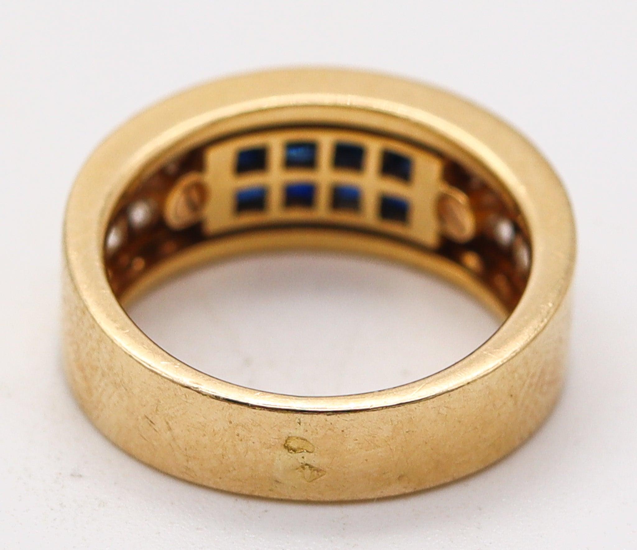 Moderniste CARTIER Bague en or jaune 18Kt avec 1.54 Ctw en saphirs et diamants en vente