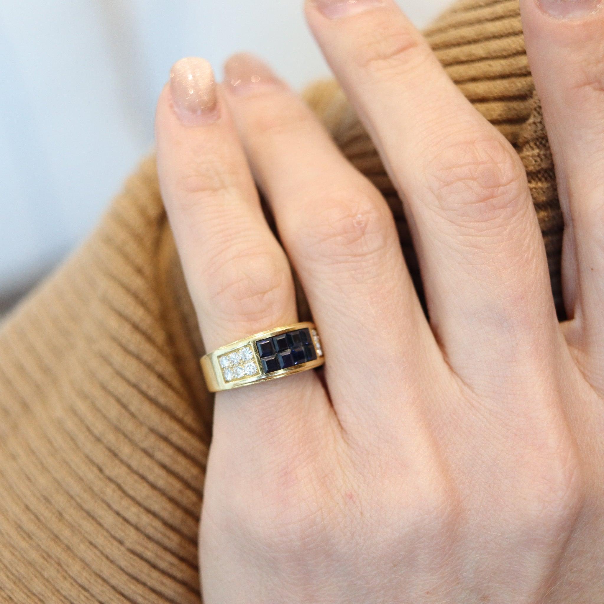 CARTIER Bague en or jaune 18Kt avec 1.54 Ctw en saphirs et diamants en vente 3