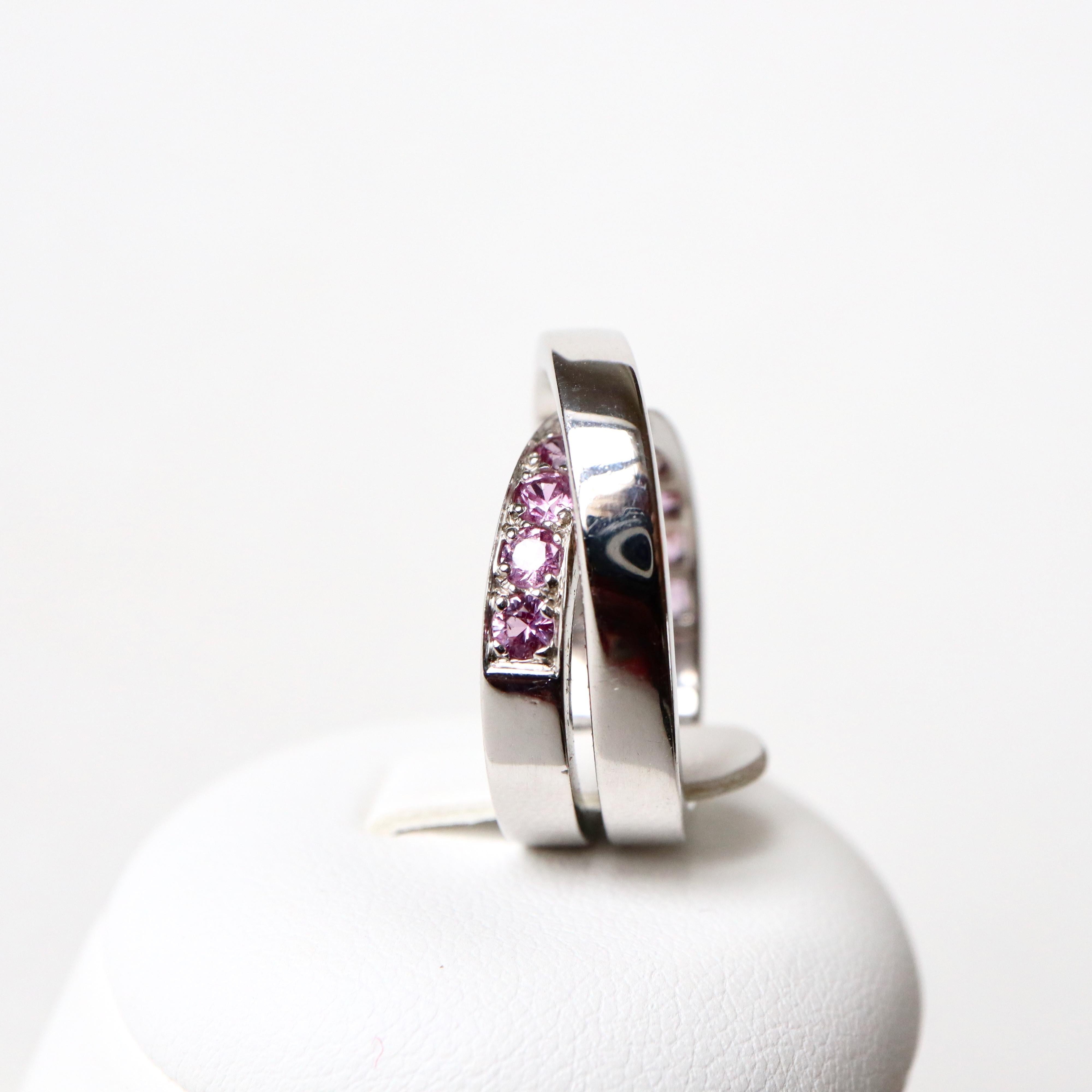 CARTIER Ring in 18-carat white gold, double ring set with pink Sapphires In Good Condition For Sale In Paris, FR