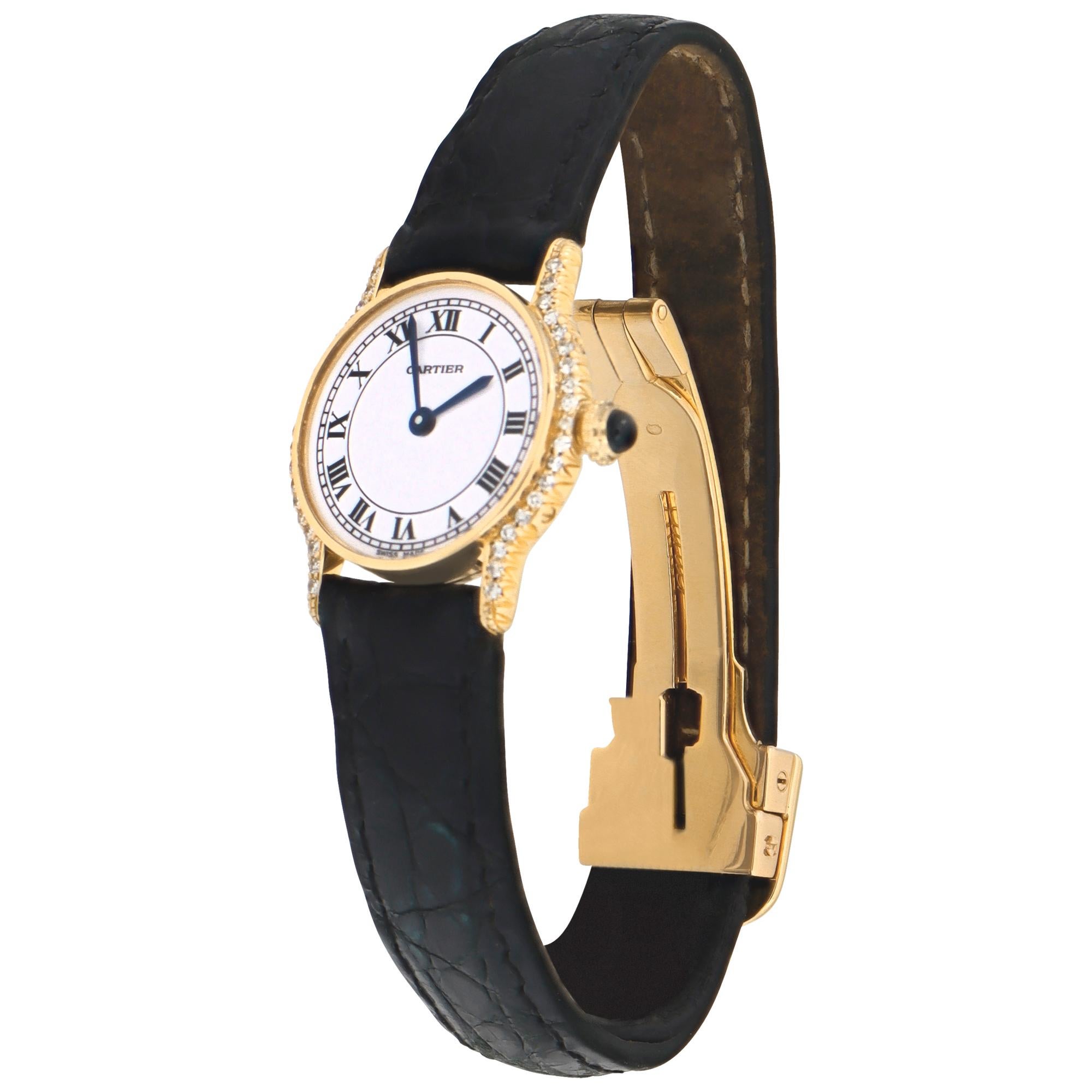 Affascinante orologio vintage Cartier Riviera in oro giallo 18 carati con cassa e anse in diamanti originali, su cinturino in pelle con fibbia deployante in oro giallo Cartier 18 carati. Movimento a carica manuale. Cassa da 23 mm. Riparazioni di