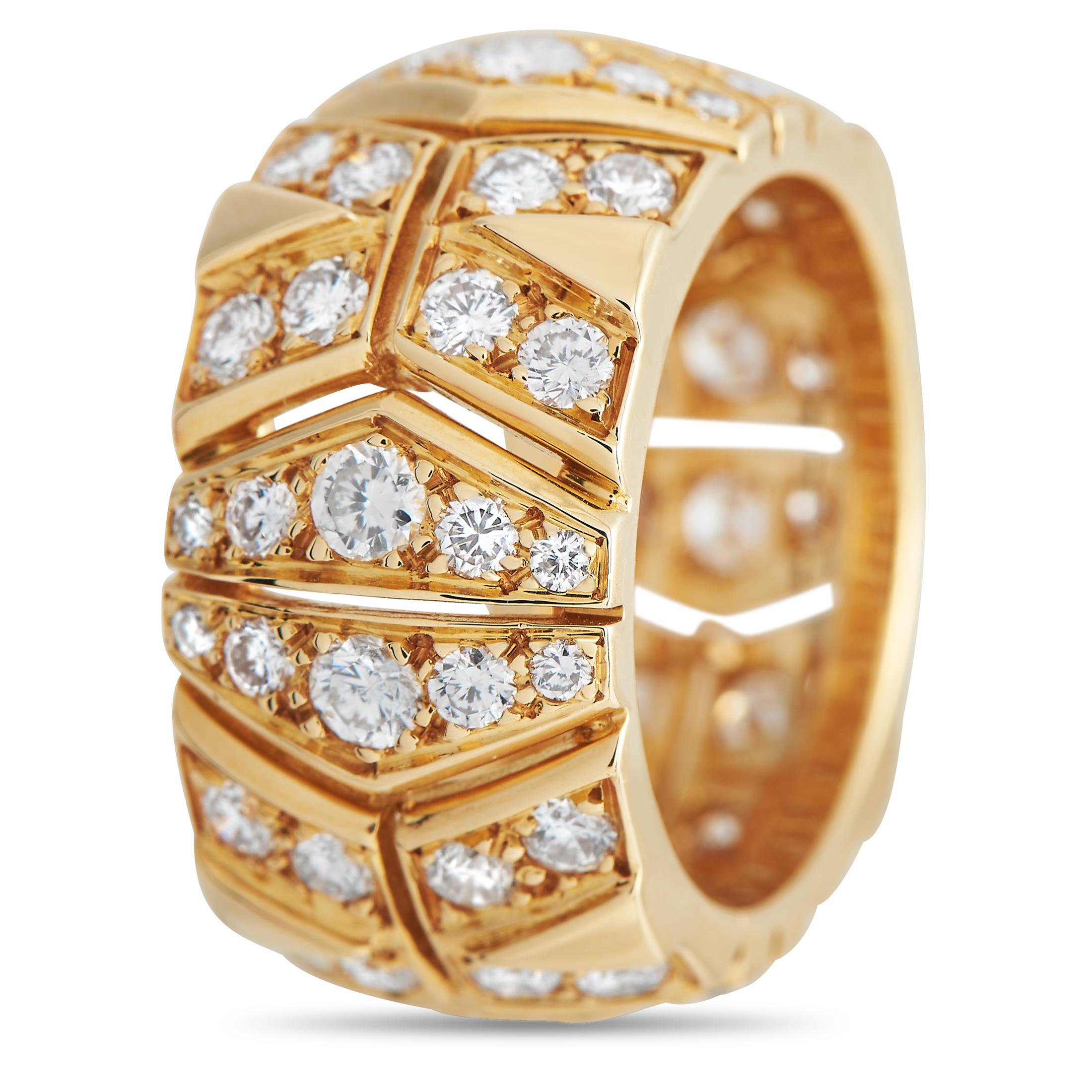 Diamanten mit einem Gesamtgewicht von 2,25 Karat lassen diesen schlichten, eleganten Rivoli-Ring von Cartier mühelos das Licht einfangen. Dieser luxuriöse Ring ist 10 mm breit und eignet sich ideal für den täglichen Gebrauch. Dieses Schmuckstück