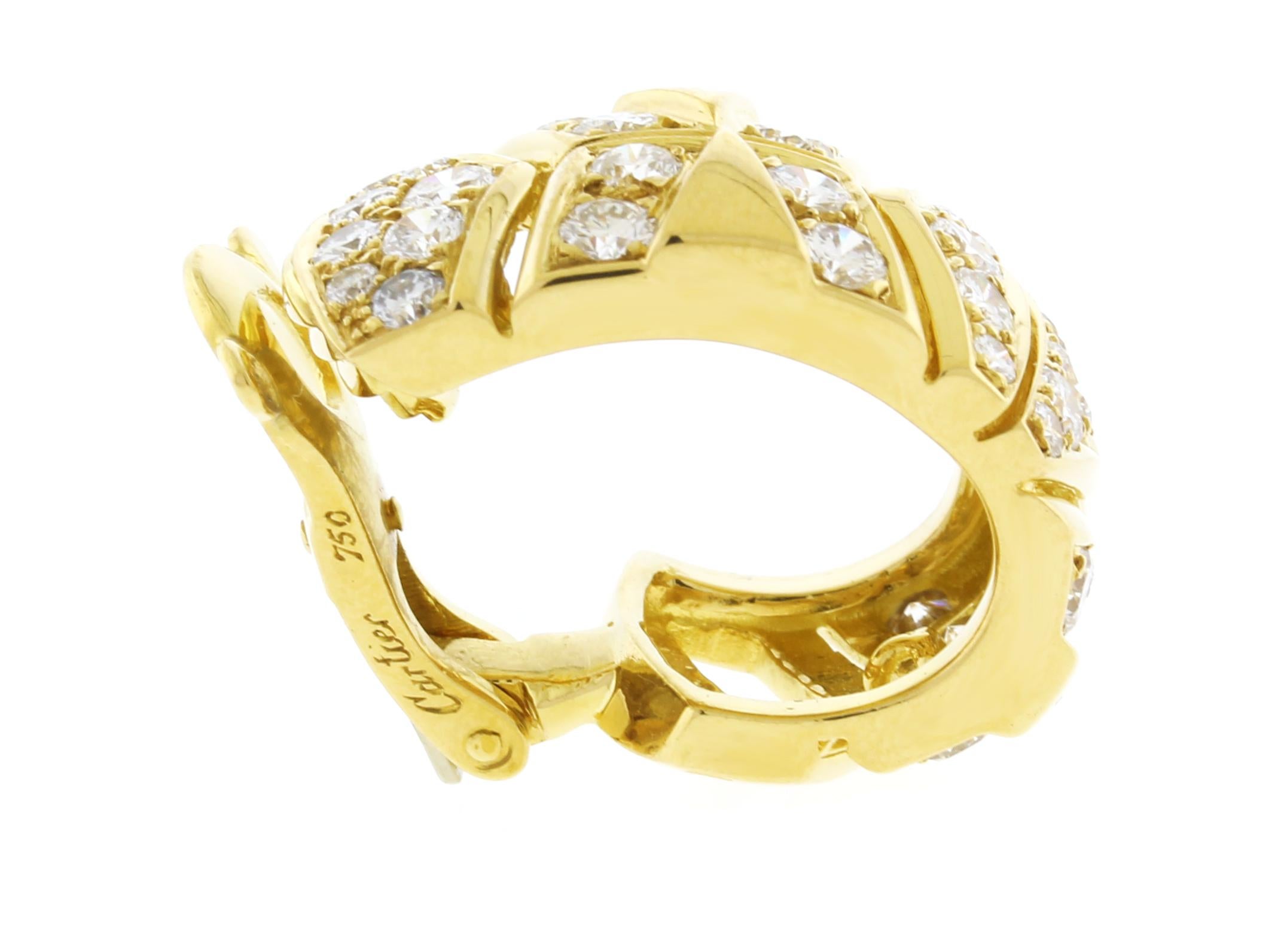 Taille brillant Cartier Rivoli Créoles en or jaune et diamants en vente