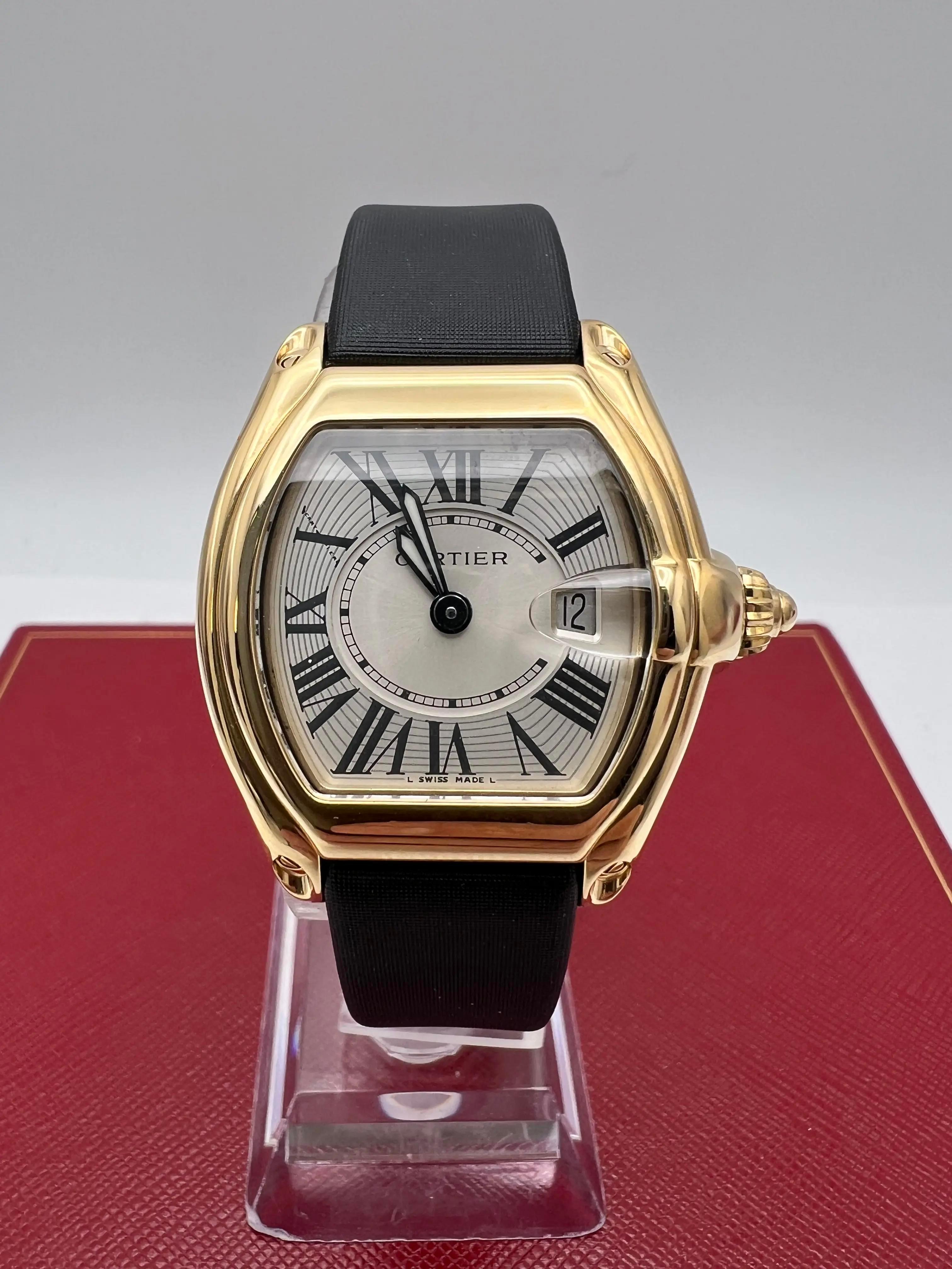 Cartier Roadster 31mm 18K Yellow Gold Silver Dial Box Papers W62018Y5 In Excellent Condition For Sale In New York, NY