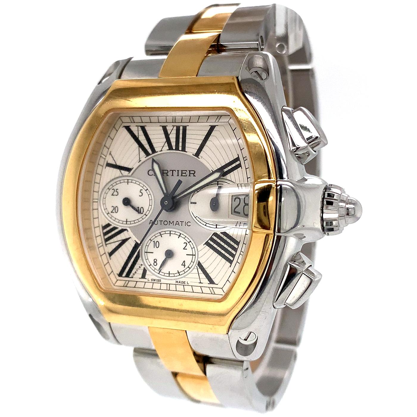 Montre pour homme Cartier Roadster Chronographe 2 tons acier & or 2618 - Chronographe à remontage automatique avec date. Boîtier en acier inoxydable avec lunette en or jaune. Cadran argenté avec chiffres romains noirs ; date à 3 heures ;