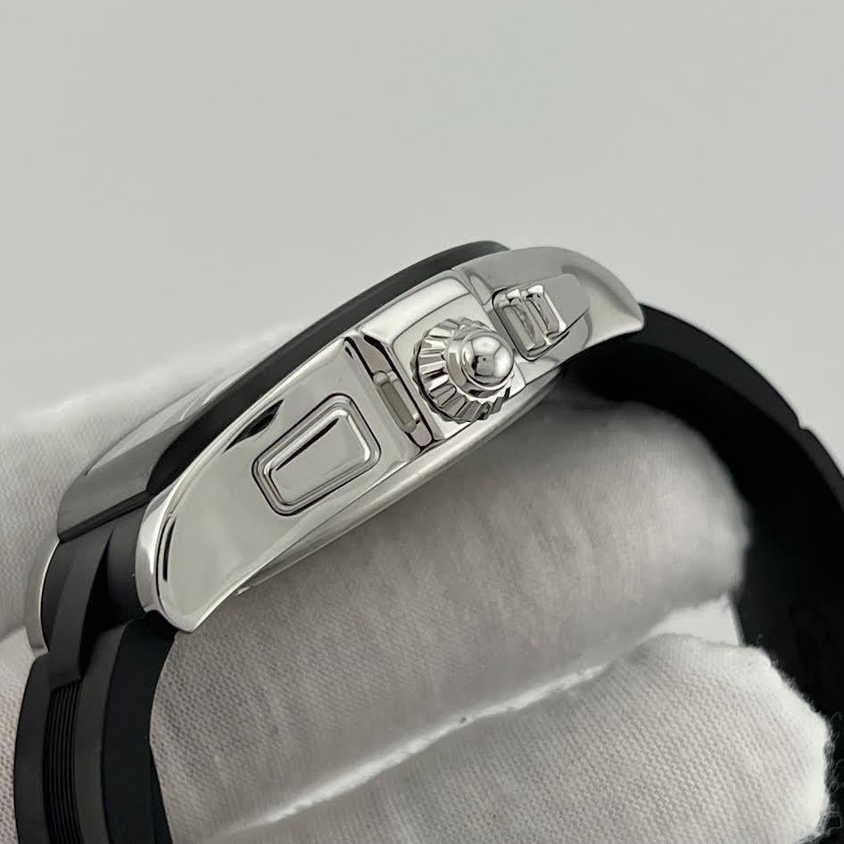 Número de estilo: W6206020 / 3405



De serie: 1795****



Año: 2001 - 2012

 

Model No: Cartier Roadster Cronógrafo XL

 

Material de la caja: Acero inoxidable 

 

Banda: Caucho negro

 

Bisel: Acero chapado en ión negro 

 

Esfera: Blanca 

