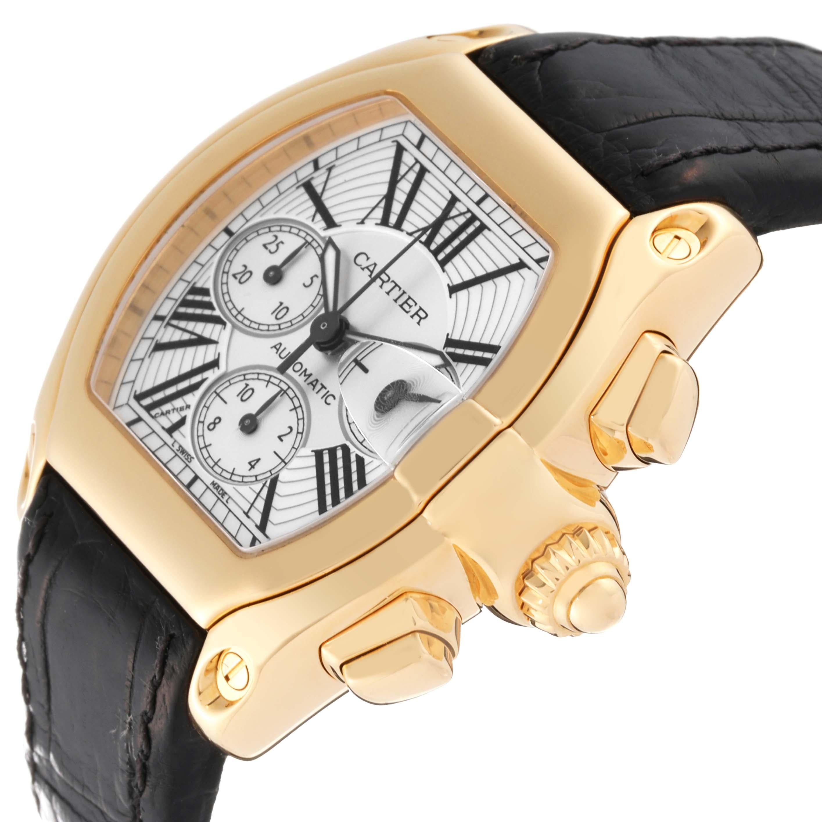 Cartier Montre pour homme Roadster Chronographe à bracelet en or jaune et noir W62021Y3 en vente 2