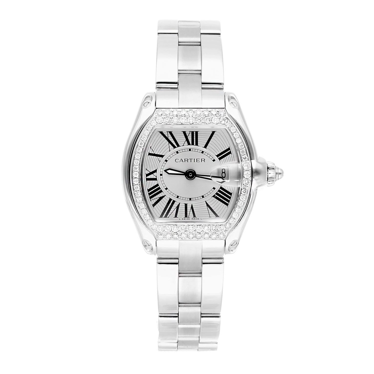 Cartier Roadster Small Damen Silber Zifferblatt Edelstahl Uhr mit Diamant Lünette
Diese Uhr wurde professionell poliert und gewartet und befindet sich in einem ausgezeichneten Gesamtzustand. Es gibt absolut keine sichtbaren Kratzer oder