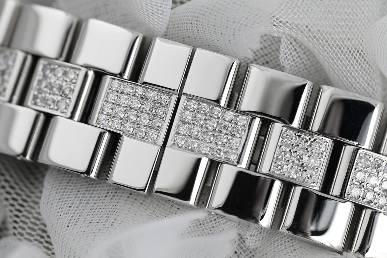 Round Cut Cartier Roadster Ladies Stainless Steel W62016V3 Diamond Case & Middle Bracelet For Sale