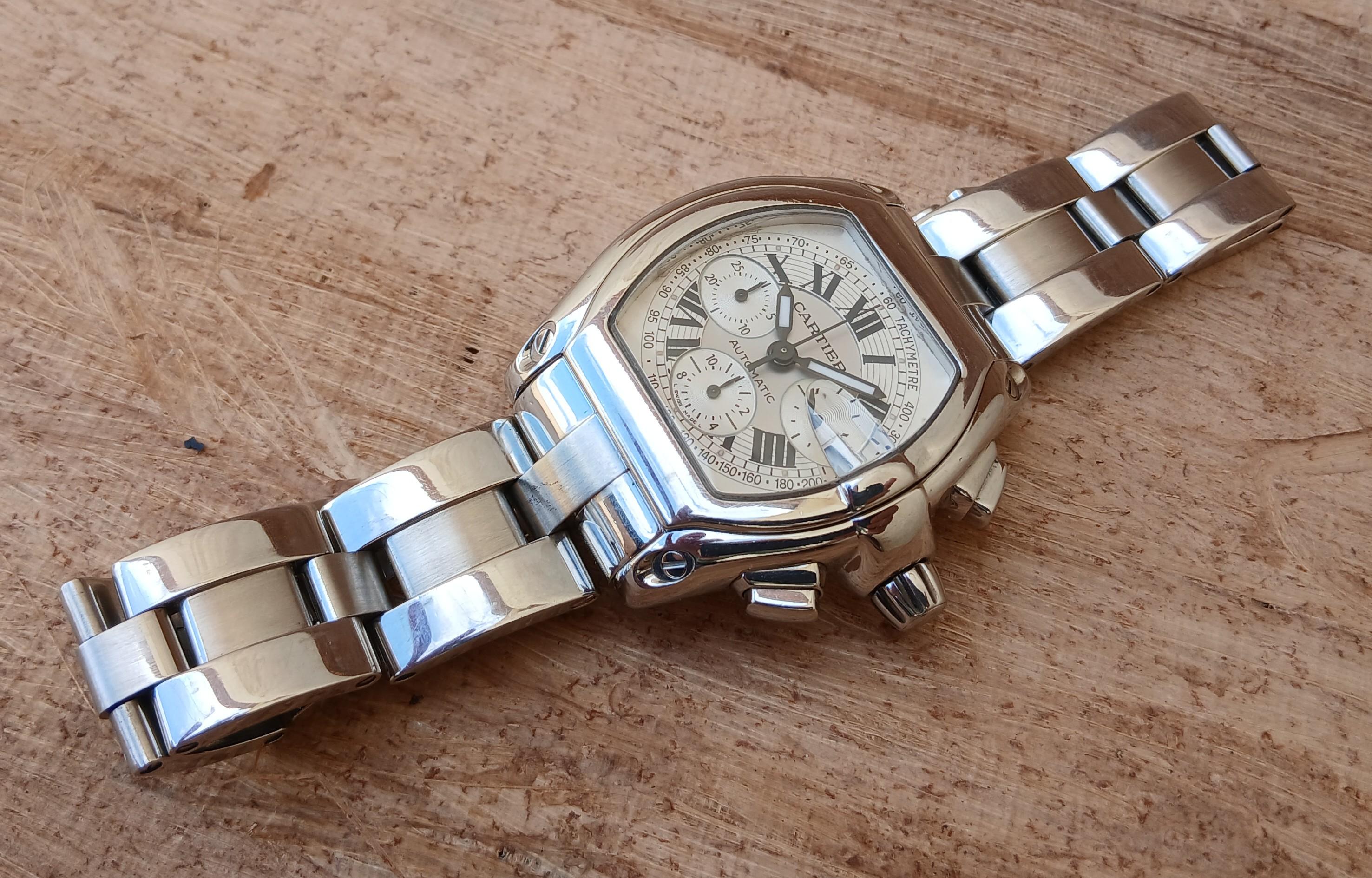 Marca: Cartier

Model No: Roadster XL

Ref : 2618

País de fabricación: Suiza

Movimiento: Automático

Material de la caja: Acero inoxidable

Tamaño de la caja: 40 mm sin contar la corona x 48 m

Tipo de banda : Acero inoxidable

Tamaño de la