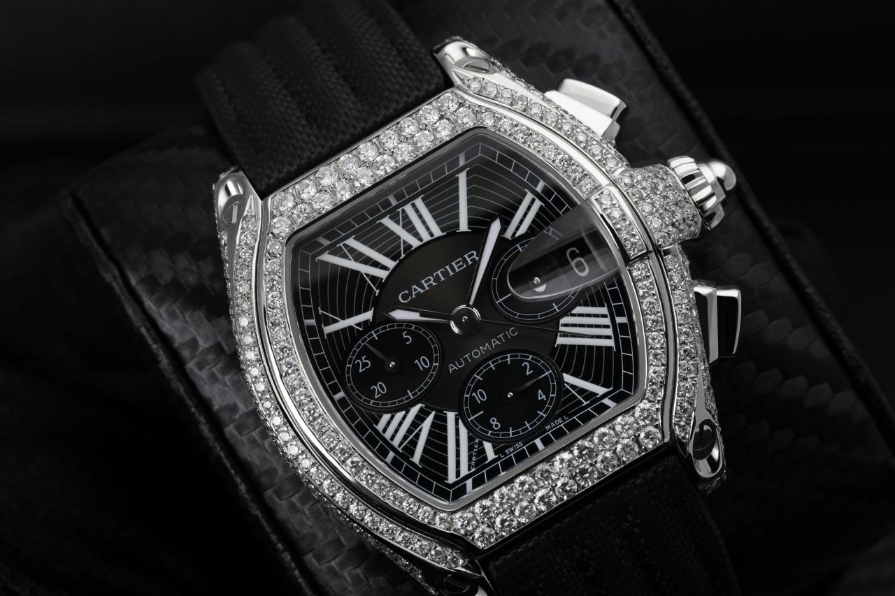 Cartier Roadster XL W62020X6 Chronograph, maßgefertigte Diamantuhr auf schwarzem Riemen (Rundschliff) im Angebot