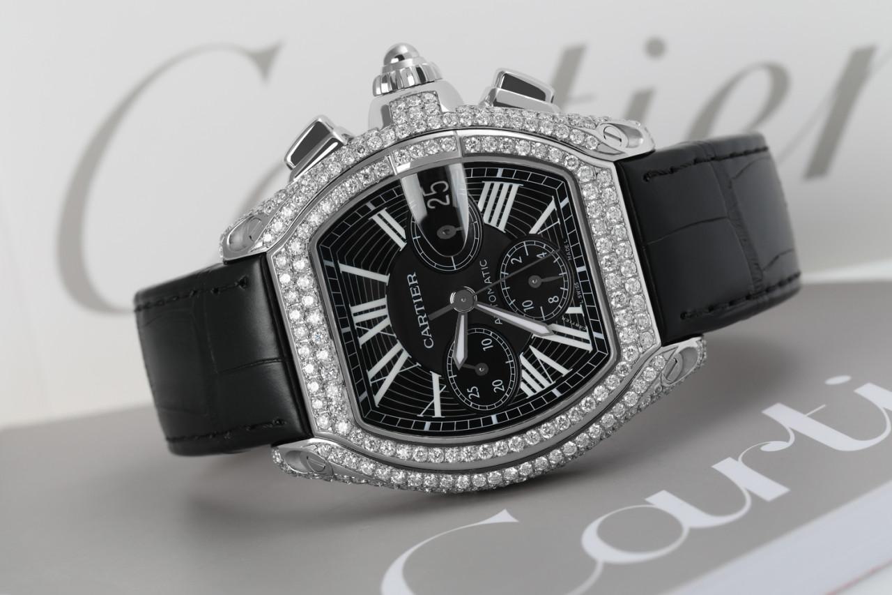 Cartier Montre Roadster XL W62020x6 Chronographe personnalisée en diamants sur bracelet en cuir en vente 2