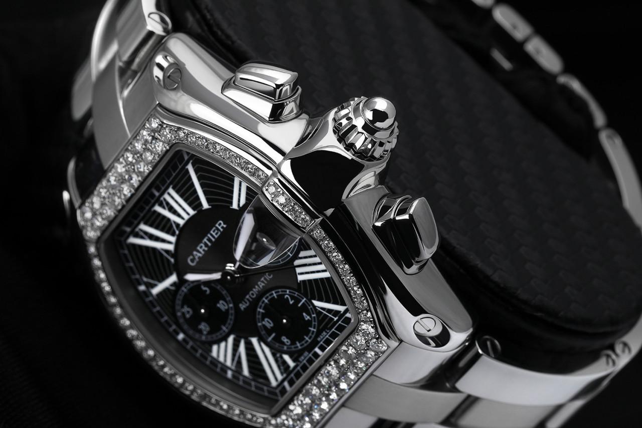Cartier Roadster XL Chronograph Stainless Steel Diamond Watch Black Dial W62020X6.

 Black dial with luminous hands and Roman numeral hour markers. Minute markers on the outer rim. Magnified date display at the 3 o'clock position. Chronograph -