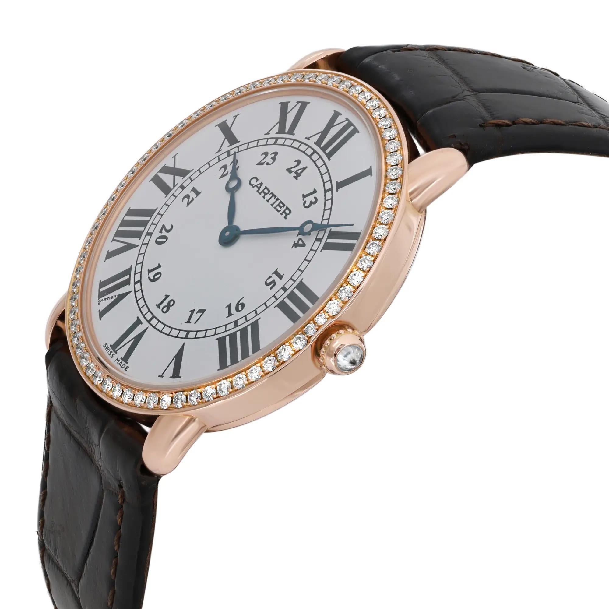 Reloj de cuerda manual Cartier Ronde Louis de oro rosa de 18 quilates con diamantes y esfera plateada WR000651 en Bastante bueno estado para la venta en New York, NY