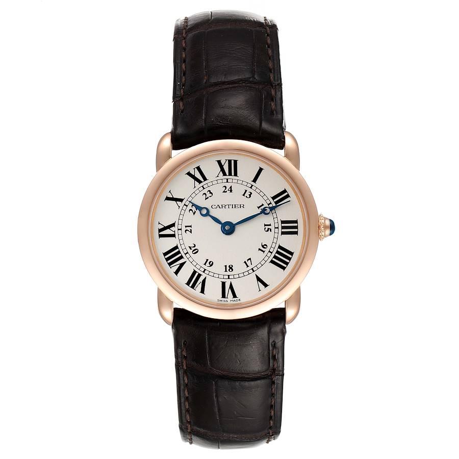 Cartier Ronde Louis 18K Rose Gold Silver Dial Ladies Watch W6800151. Quartz movement. 18k rose gold case 29.0 mm in diameter. Circular grained crown set with the blue sapphire cabochon. . Scratch resistant sapphire crystal. Silvered grained dial.