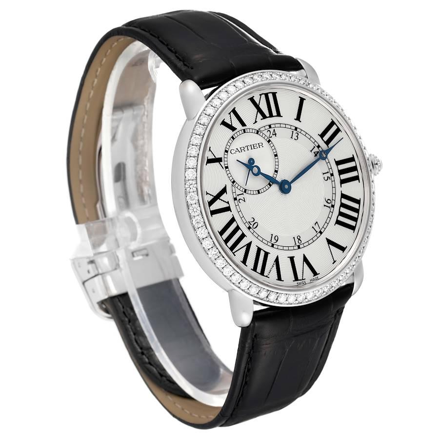 Cartier Ronde Louis 18K White Gold Diamond Bezel Mens Watch WR007002 In Excellent Condition For Sale In Atlanta, GA
