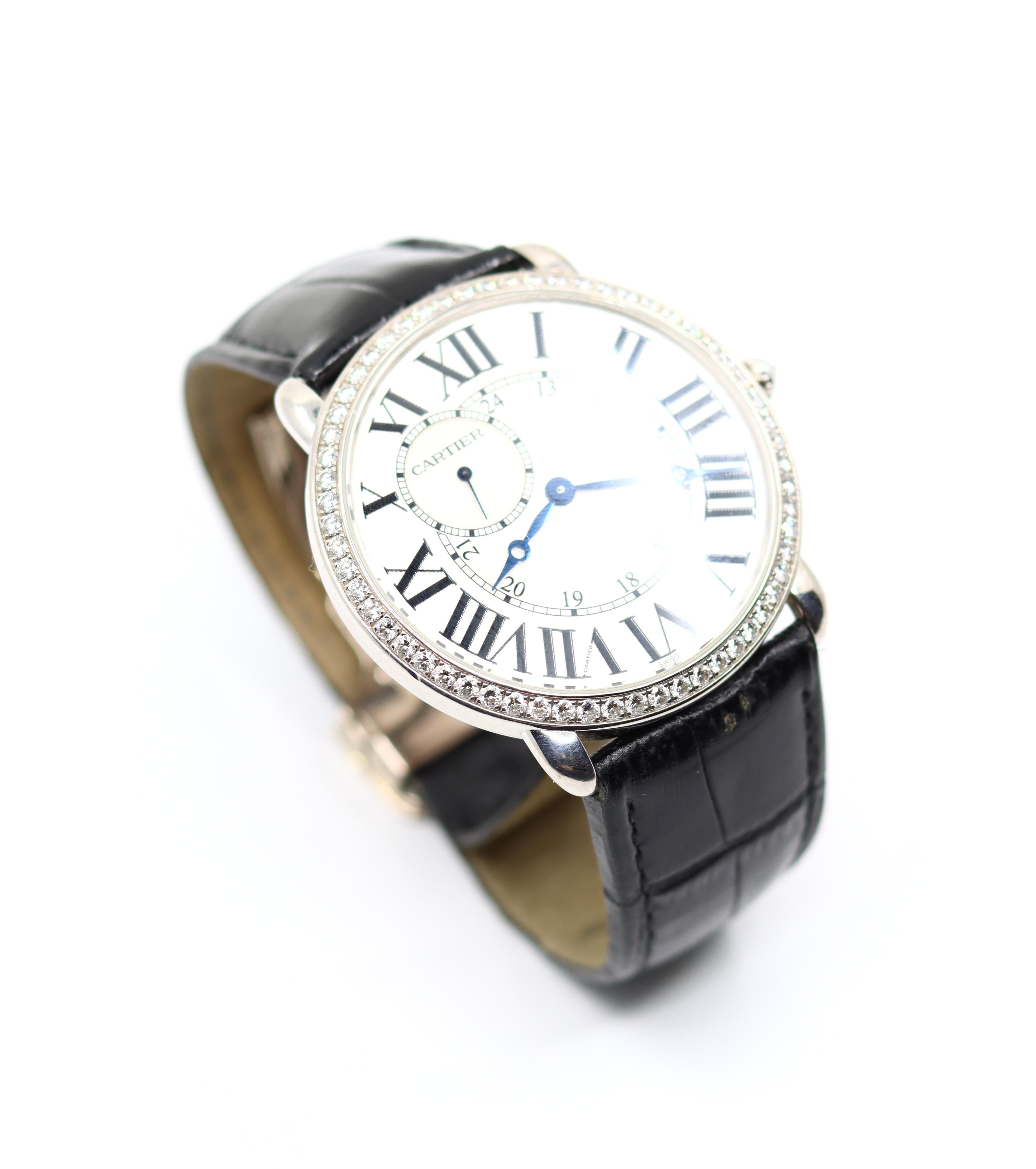 Taglio brillante Orologio Cartier Ronde Louis in oro bianco 18 carati e diamanti in vendita