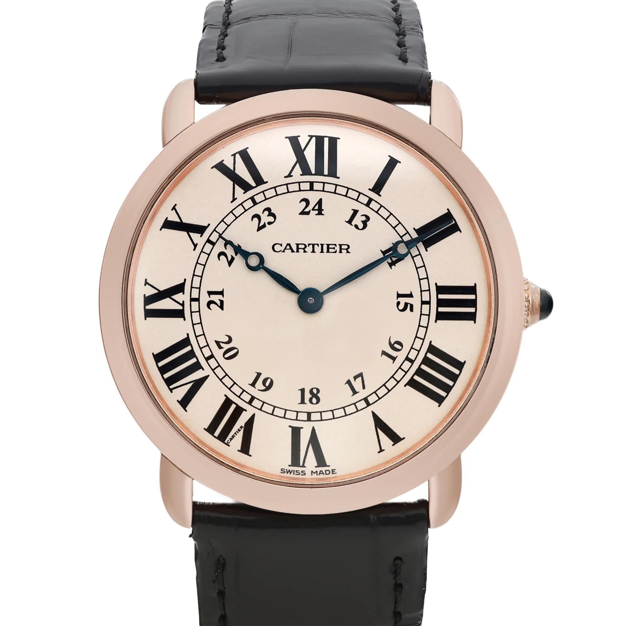Pre Owned ausgezeichneter Zustand. Ungetragenes Band. Es kommt mit einer Originalverpackung, keine Papiere.

Allgemeine Kategorie:
Luxusuhr
Herrenuhr
Marke und Modell:
Marke: Cartier
Modell: Cartier Ronde Louis
Modellnummer: