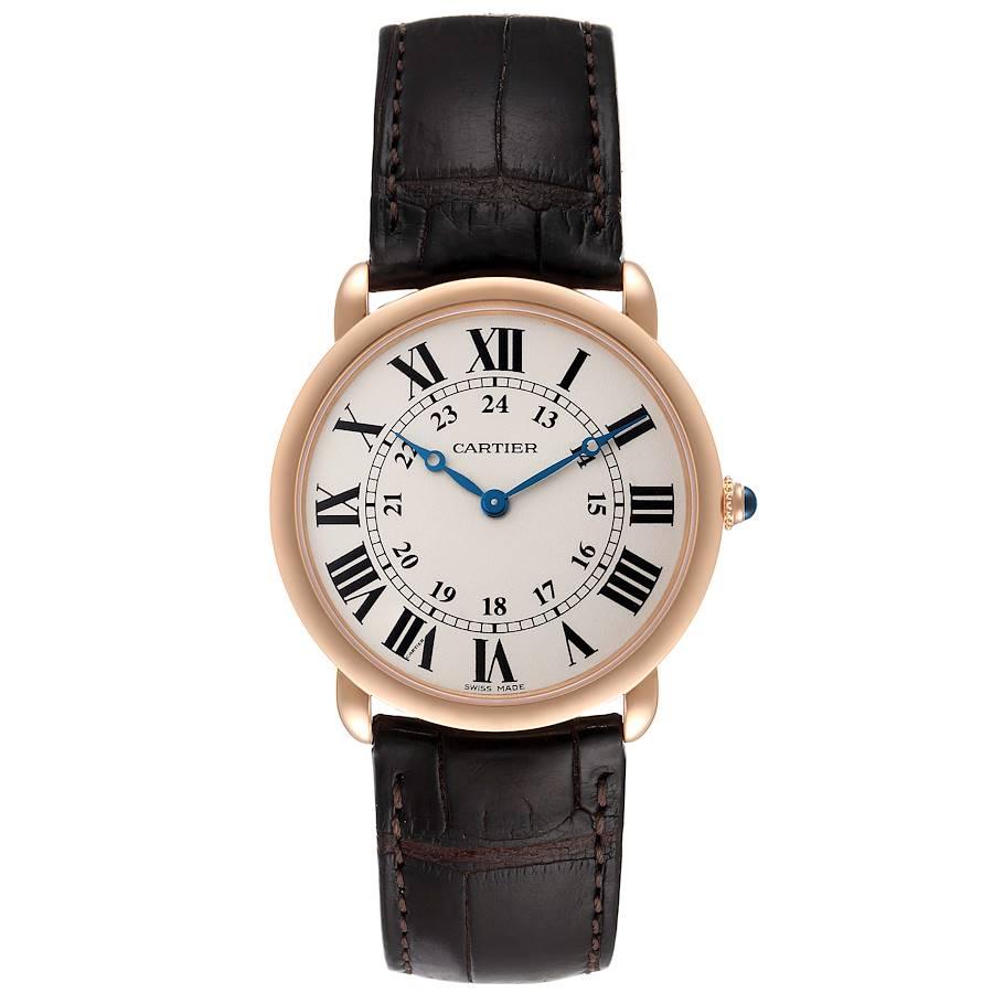 Cartier Ronde Louis Rose Gold Silver Dial Mens Watch W6800251. Manual winding movement. 18k rose gold case 36.0 mm in diameter. Exhibition case back. Circular grained crown set with the blue sapphire cabochon. . Scratch resistant sapphire crystal.