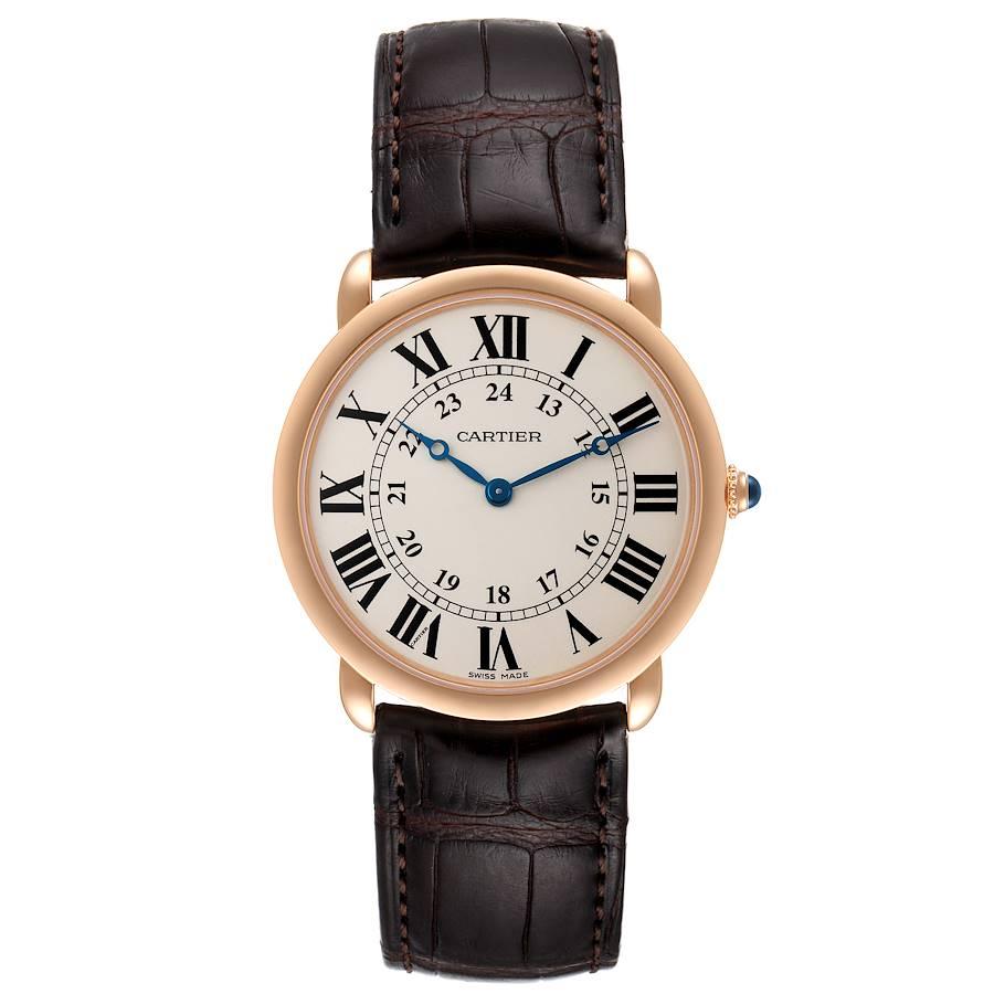 Cartier Ronde Louis Rose Gold Silver Dial Mens Watch W6800251. Manual winding movement. 18k rose gold case 36.0 mm in diameter. Exhibition case back. Circular grained crown set with the blue sapphire cabochon. . Scratch resistant sapphire crystal.