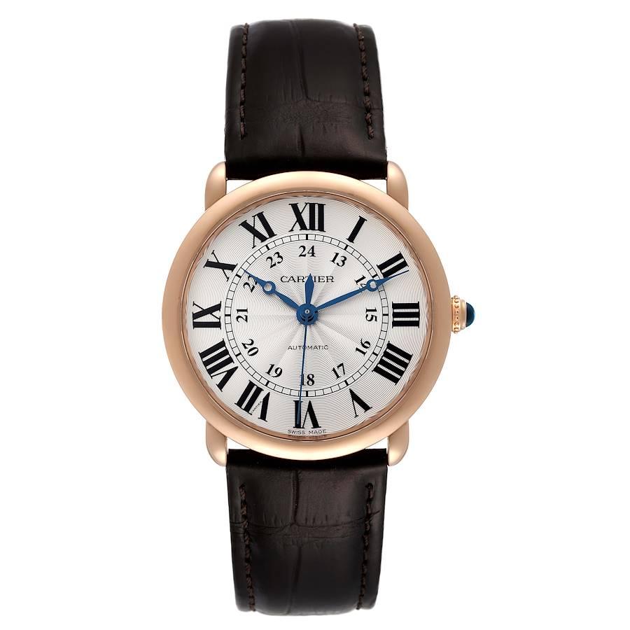 Cartier Ronde Louis Rose Gold Silber Zifferblatt Herrenuhr WGRN0006 Box-Karte. Automatisches Uhrwerk mit automatischem Aufzug. Gehäuse aus 18 Karat Roségold mit einem Durchmesser von 36,0 mm. Exibition Fall zurück. Runde, gemaserte Krone mit einem