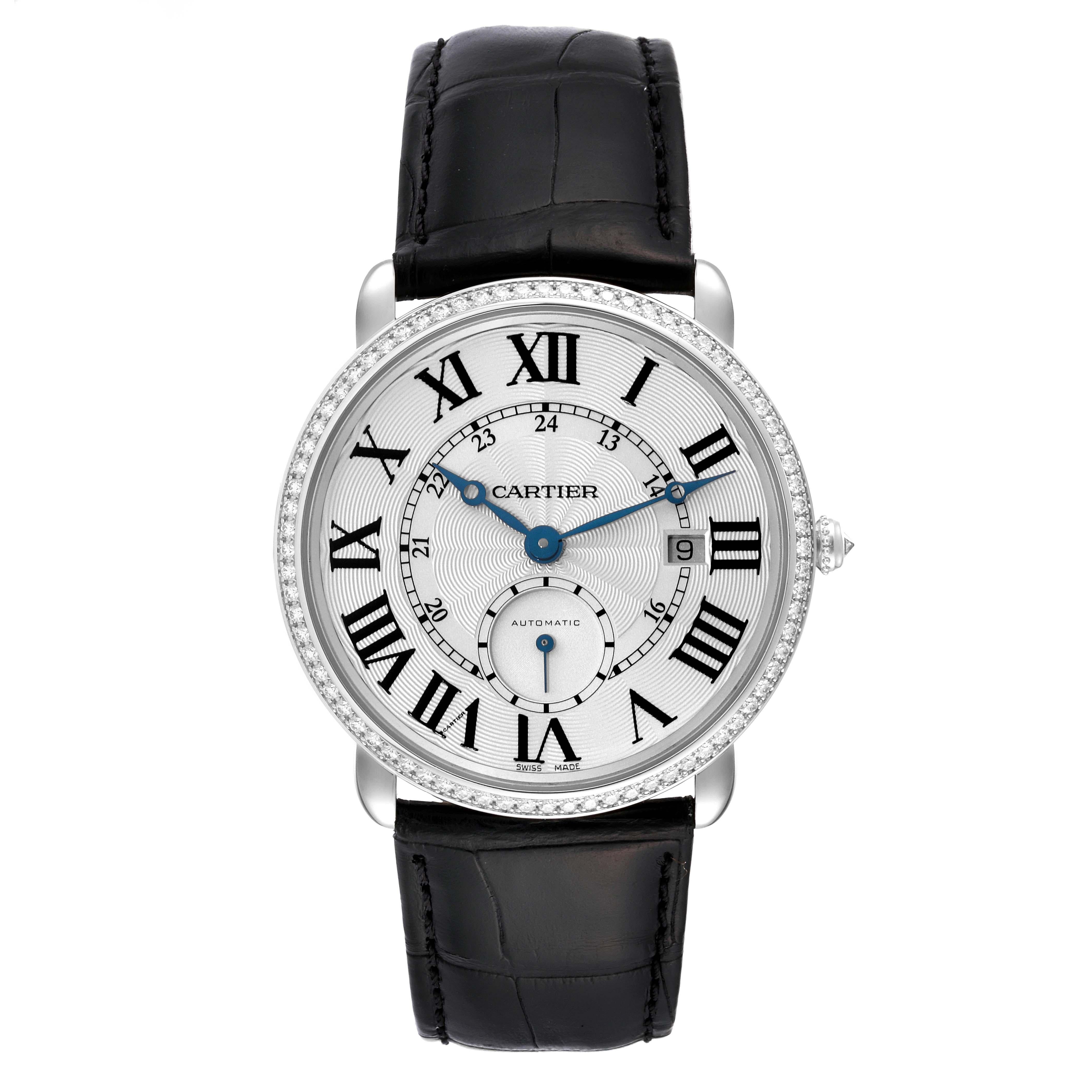 Cartier Ronde Louis White Gold Diamond Bezel Silver Dial Mens Watch WR007018. Automatic self-winding movement. 18k white gold case 40.0 mm in diameter. Transparent exhibition sapphire crystal caseback. Circular grained crown set with an original