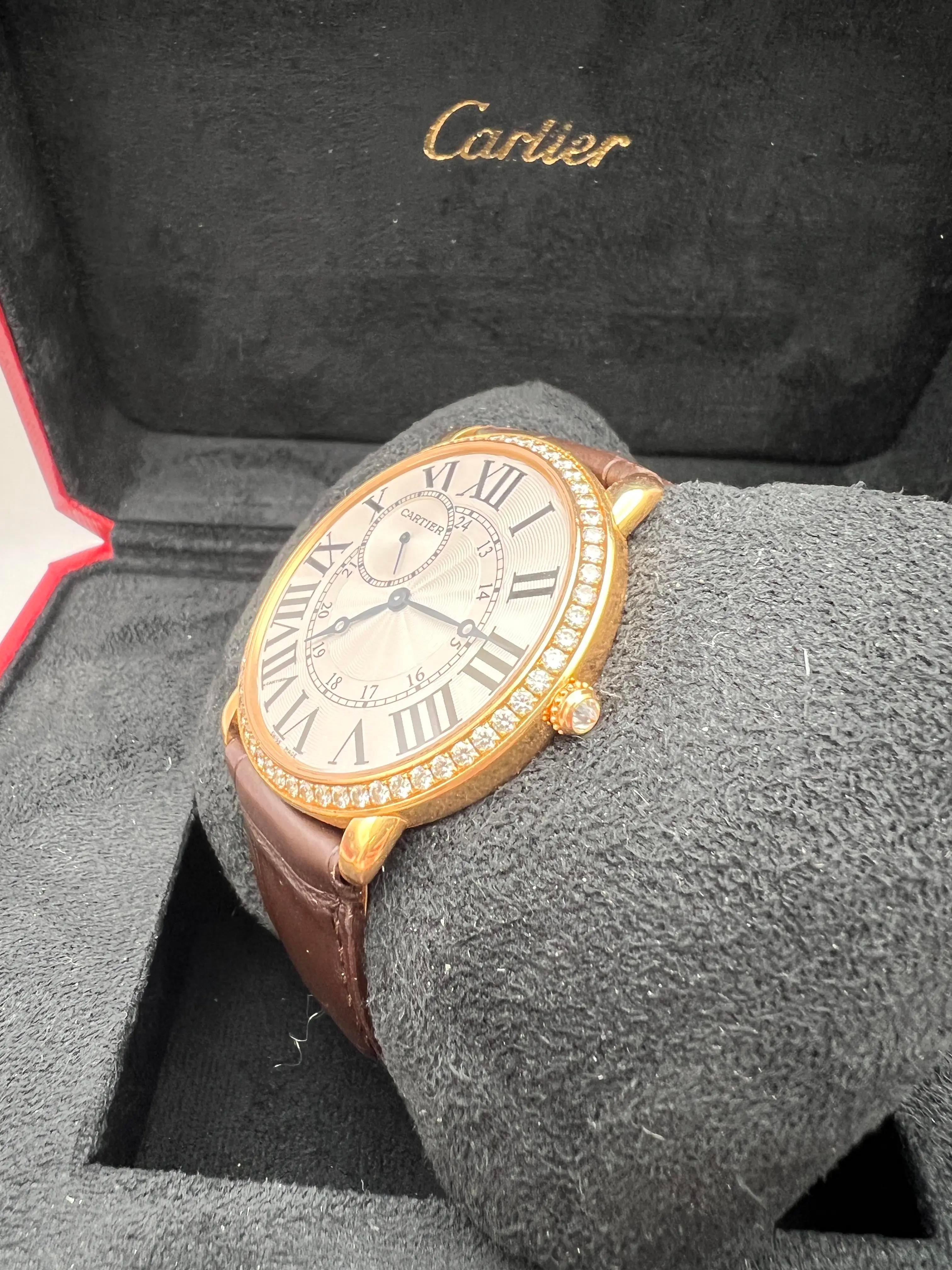 Cartier Ronde Louis XL 42 mm en or rose 18 carats avec lunette en diamant WR007001 Excellent état - En vente à New York, NY