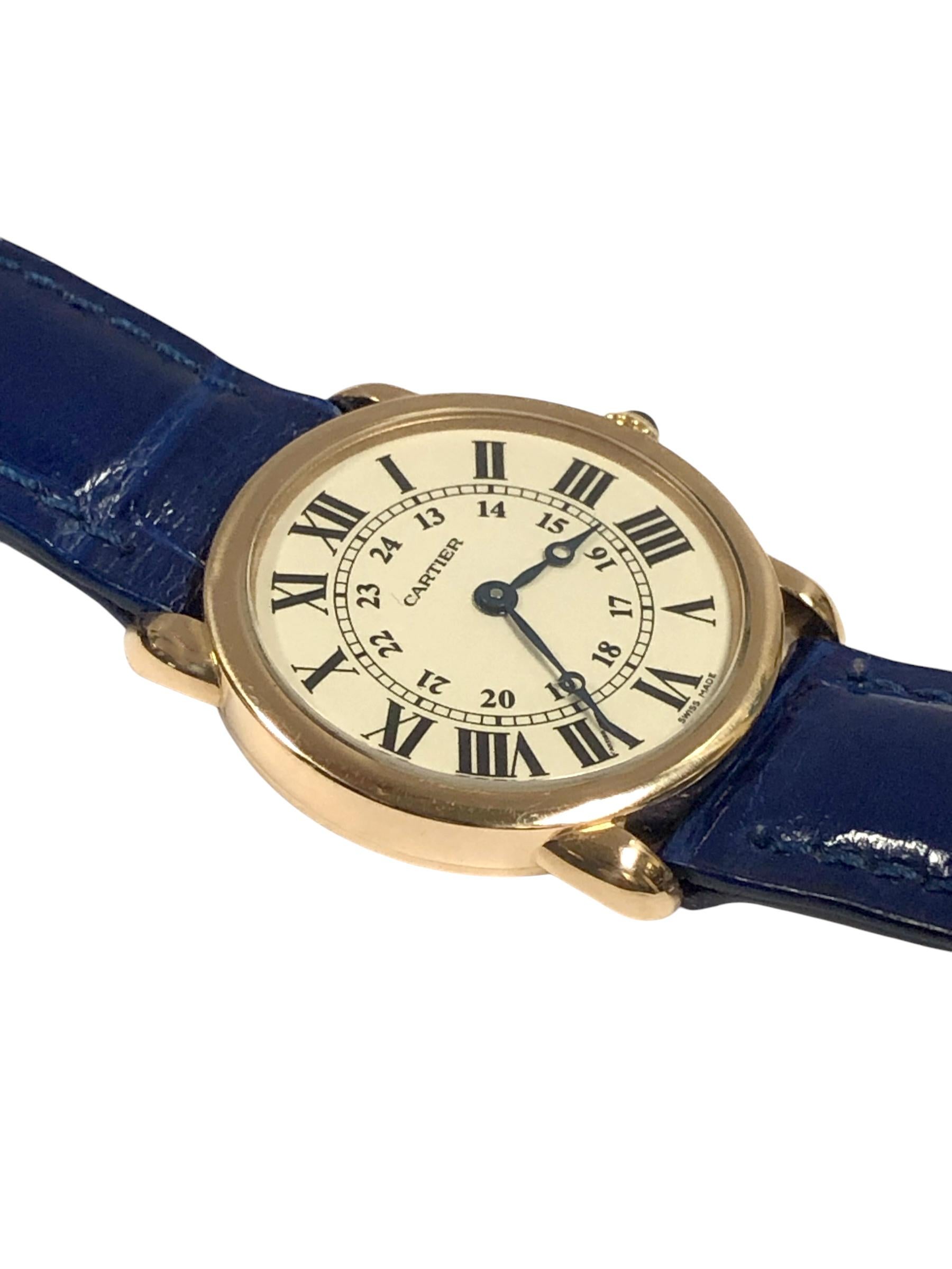 Circa 2020 Cartier Ronde Solo Reference 2886 Mid size Wrist watch, 29 M.M 2 piece 18k Rose Gold Water Resistant case. Sapphire Set Crown, Quartz Movement, Sapphire Glass Crystal, Silver-White Dial with Black Roman Numerals. Navy Blue Croco Grain