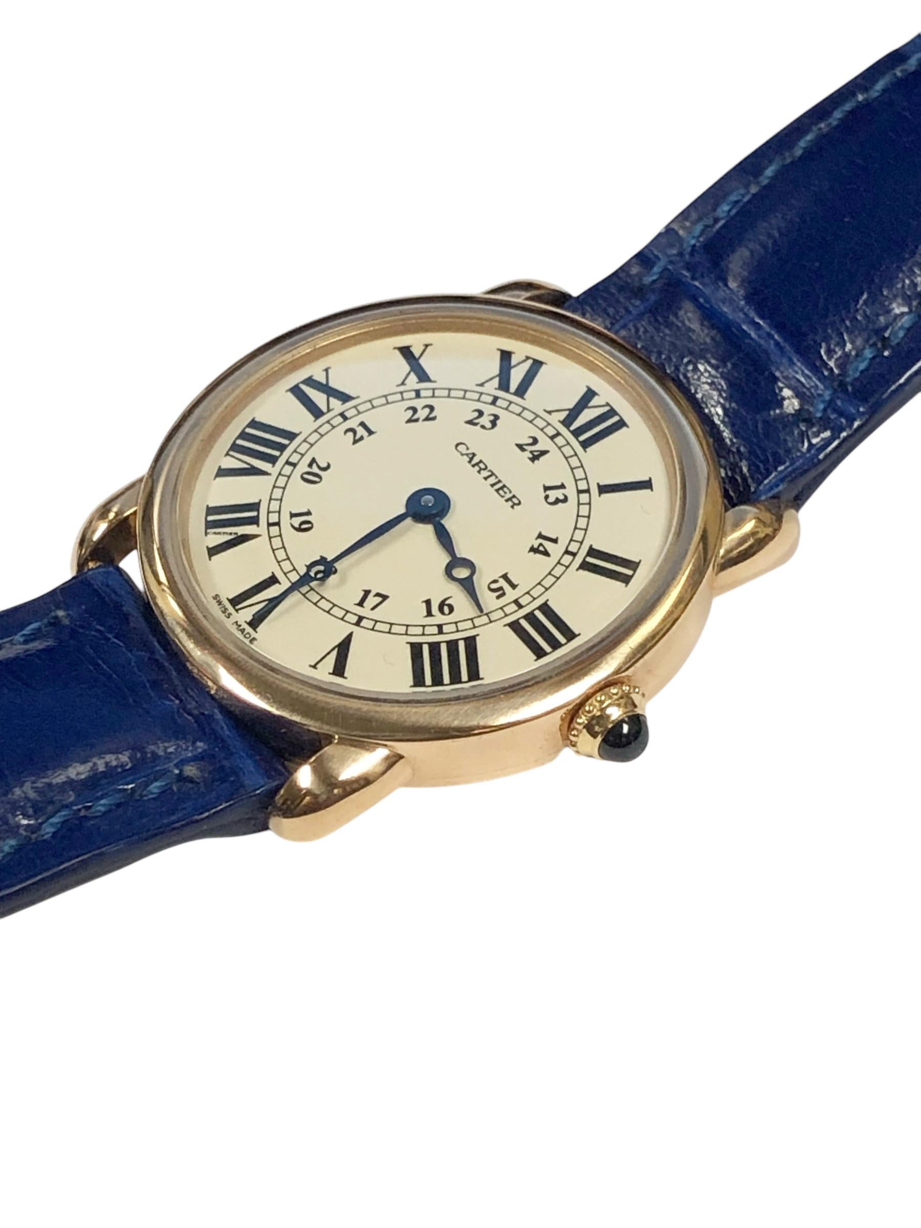 Women's or Men's Cartier Ronde Solo 2889 Mid Size Rose Gold Quartz Wrist Watch For Sale