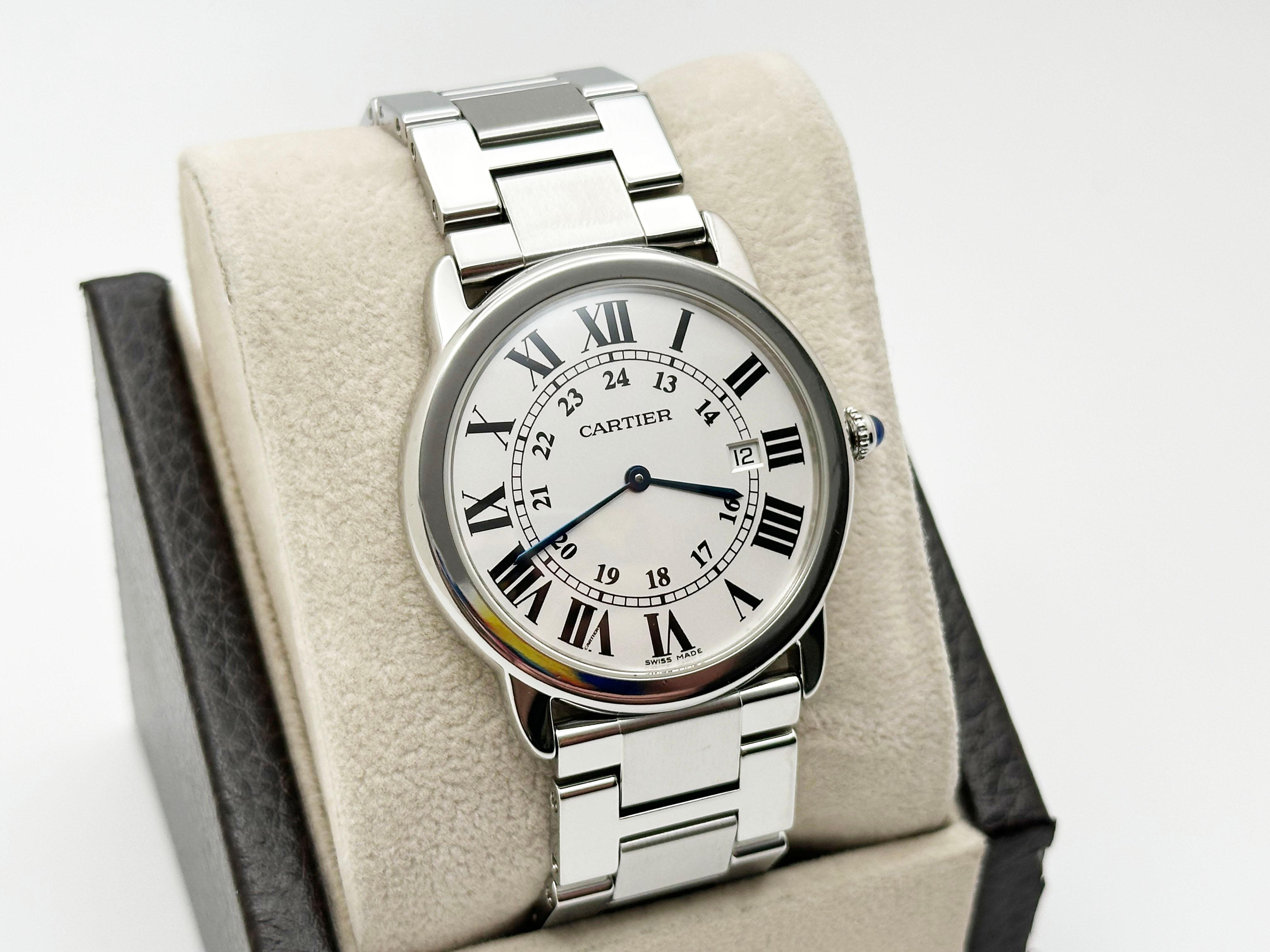 Stilnummer: 2934



Modell: Cartier Ronde Solo

 

MATERIAL des Gehäuses: Rostfreier Stahl 

 

Band: Rostfreier Stahl 

 

Lünette: Edelstahl 

 

Zifferblatt: Silber 

 

Gesicht: Saphirglas 

 

Gehäusegröße: 36mm 

 

Enthält: 

-Elegantes