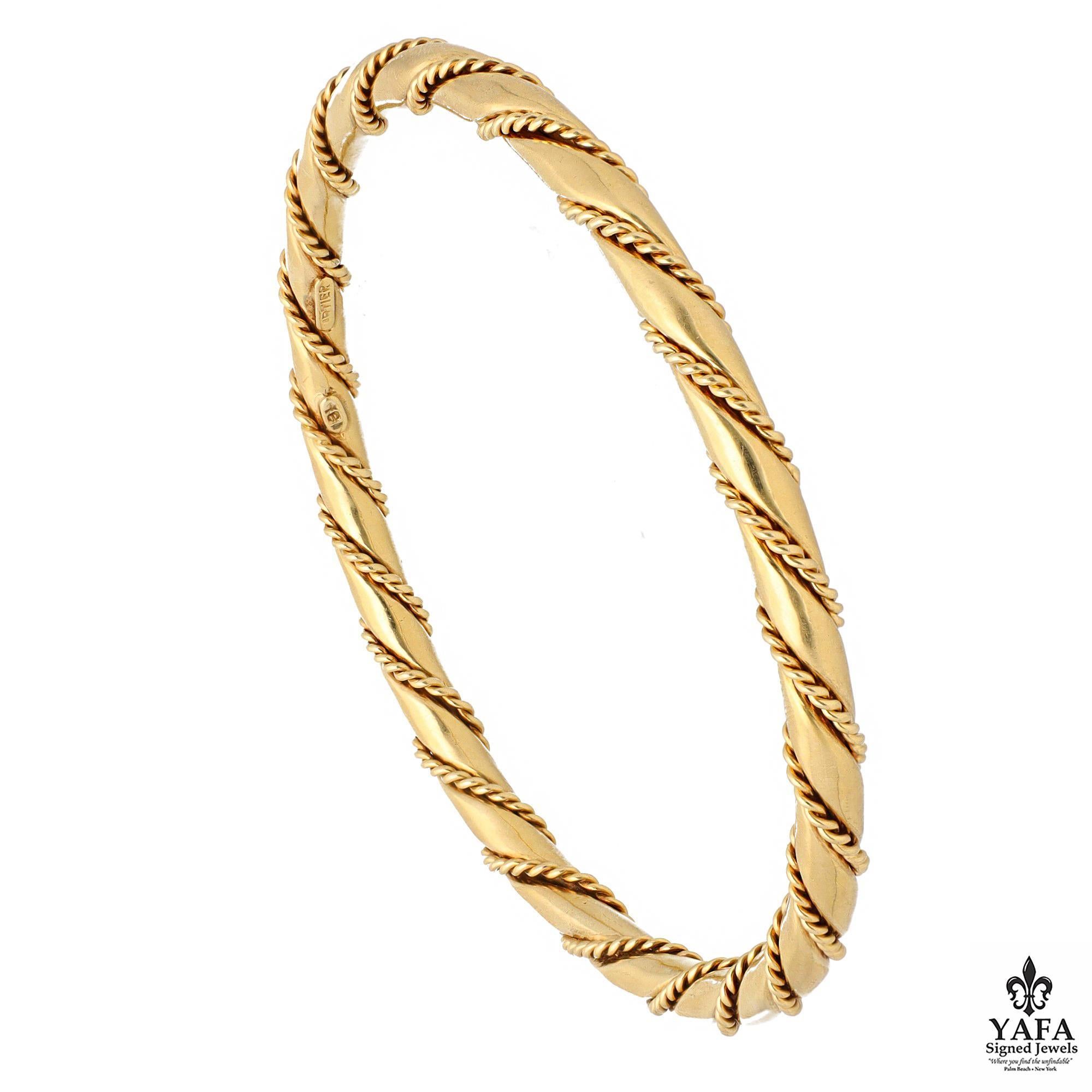 CARTIER Rope Chain Twisted Bangle In Excellent Condition For Sale In New York, NY