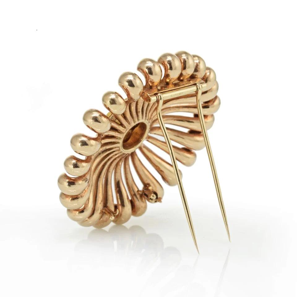 Cartier Round Rose Gold Coin 1950s Pin Brooch In Excellent Condition For Sale In New York, NY