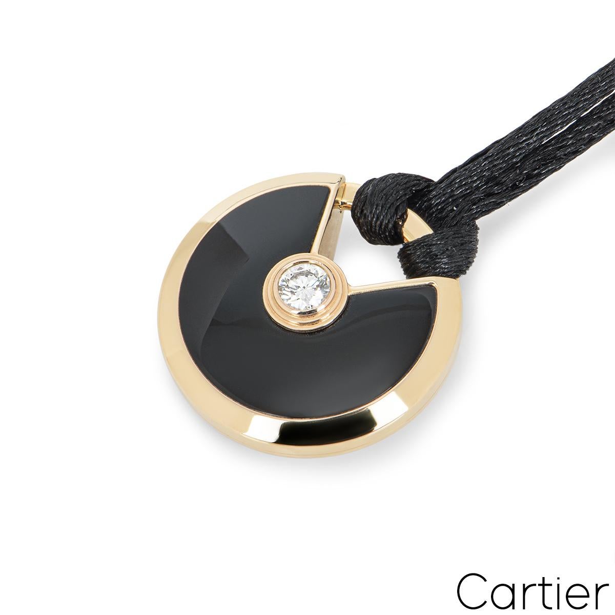 Taille ronde Collier Amulette de Cartier en or rose, diamants et onyx en vente