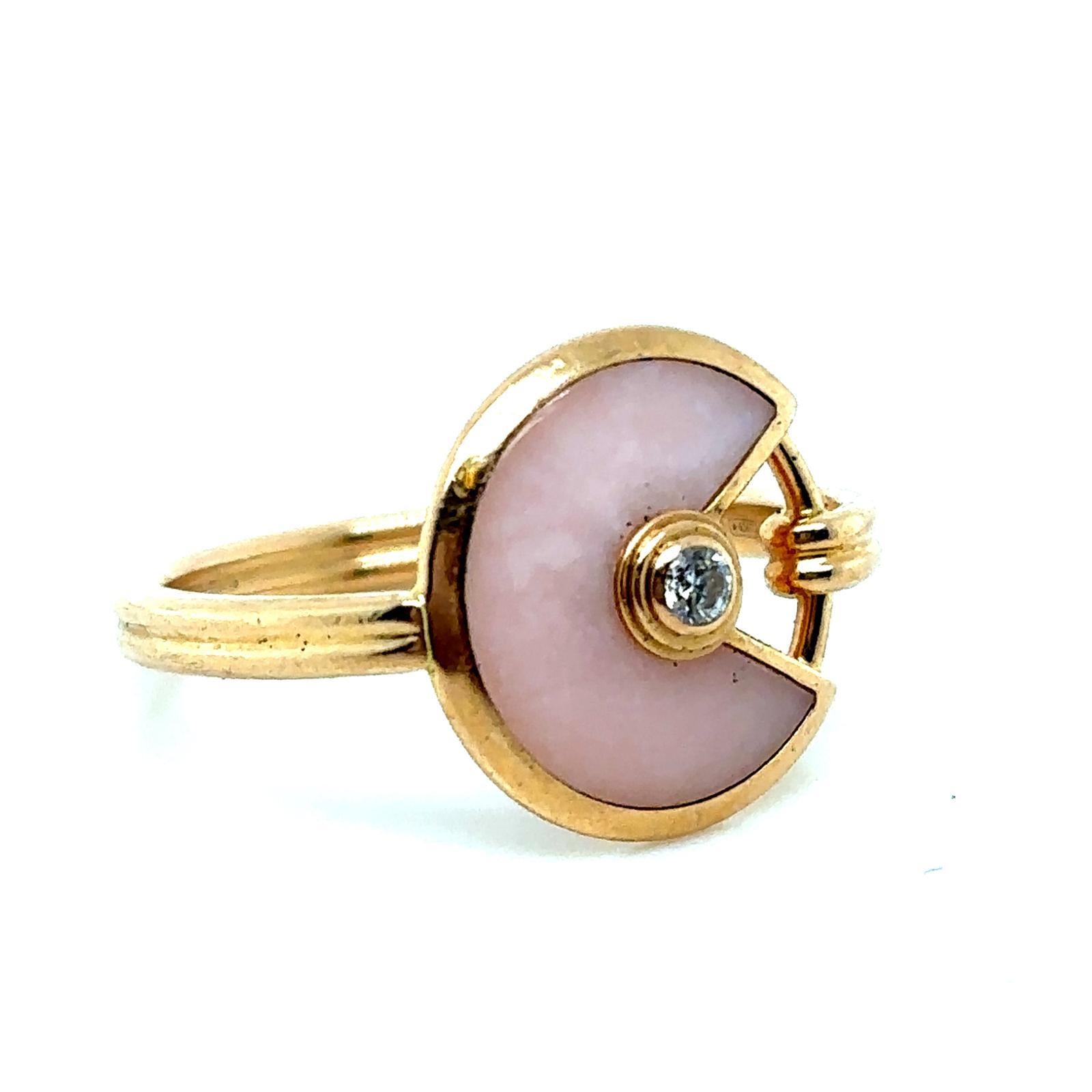 A Cartier rose gold diamond rose quartz Amulette De Cartier ring

This 18 karat rose gold ring from the Amulette de Cartier collection is designed as a circular talisman, set with rose quartz and with a round brilliant cut diamond of 0.09 carat to