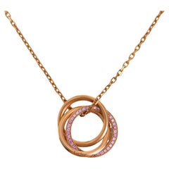 Cartier Collier pendentif Trinity en or rose et saphirs roses