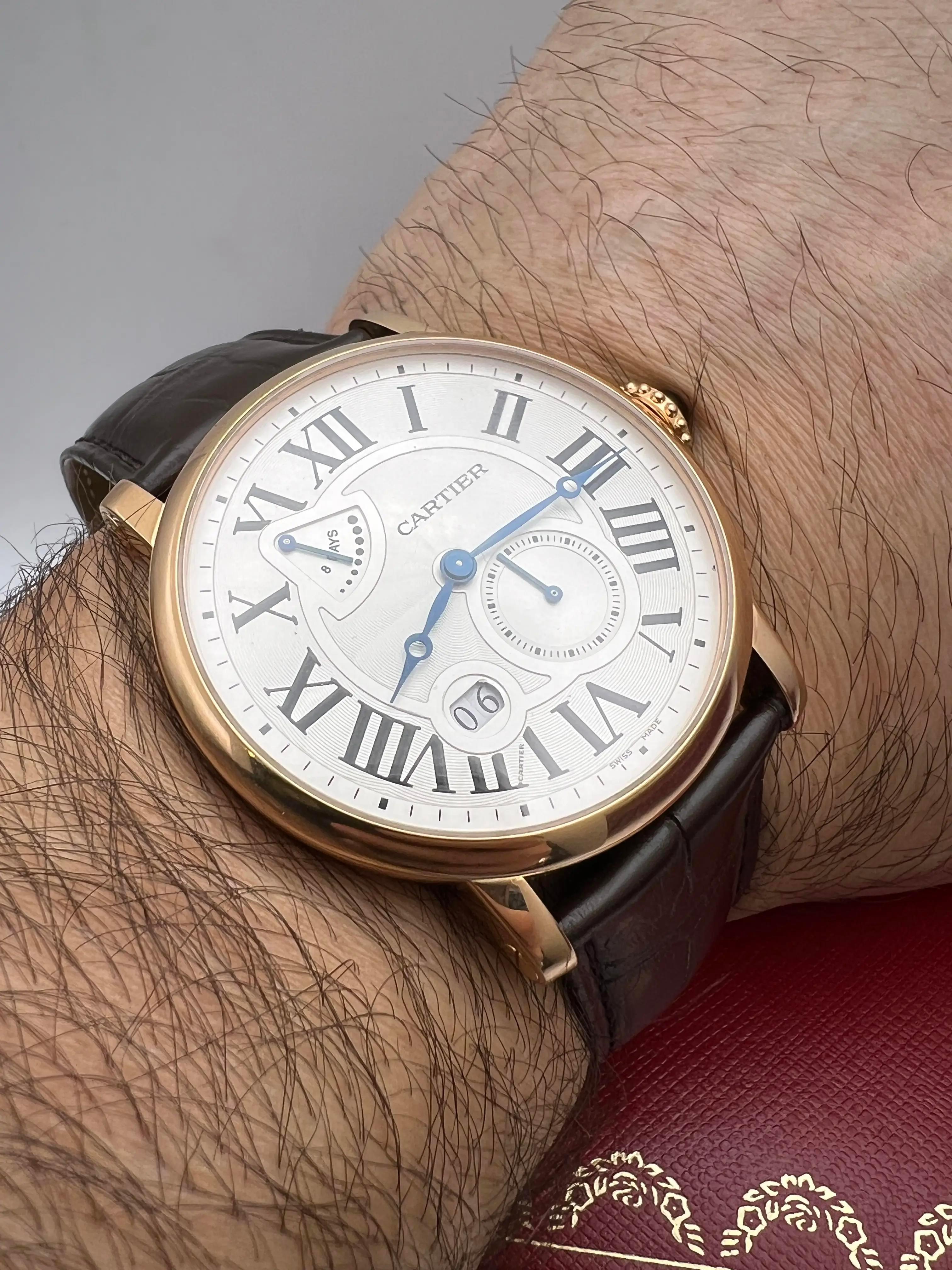​The Cartier Rotonde de Cartier 42mm (reference W1556203) is a distinguished timepiece that exemplifies Cartier's commitment to blending classic design with sophisticated craftsmanship. Crafted from 18K rose gold, the 42mm round case features a