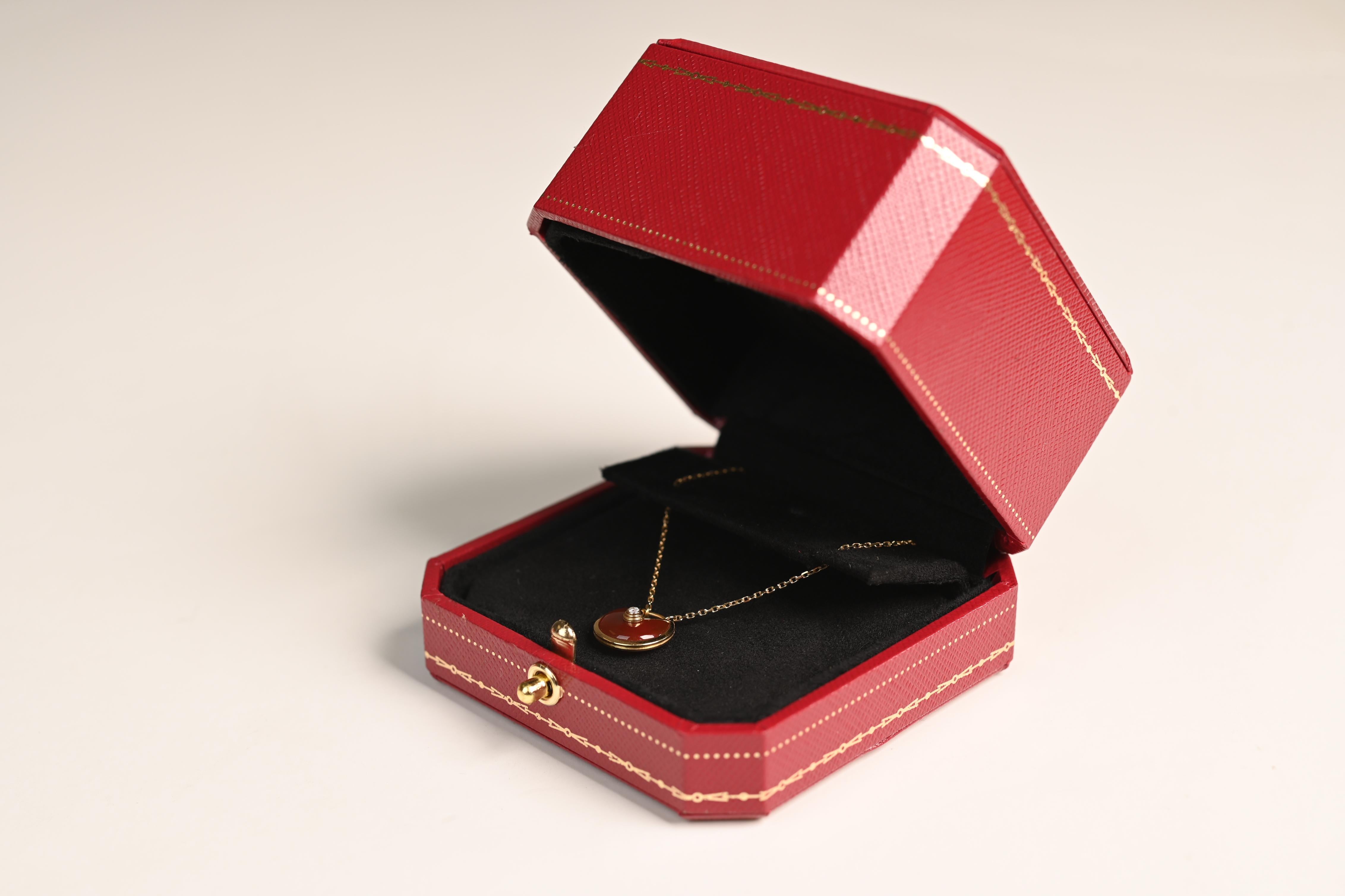 Taille ronde Collier en or jaune 18 carats, diamants et cornaline à taille ronde et brillante en vente